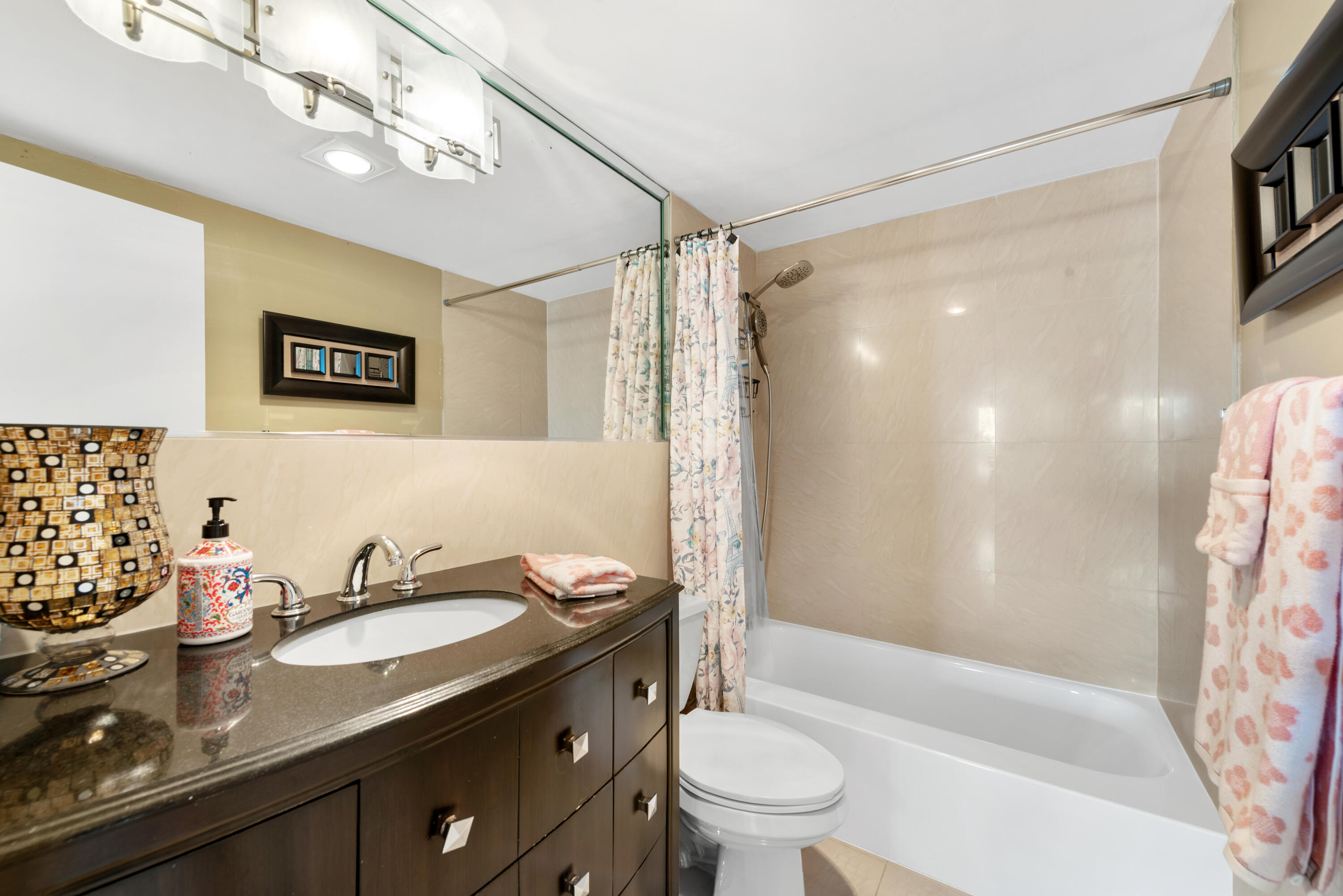 301 GOLDEN ISLES #401, Hallandale Beach FL 33009
