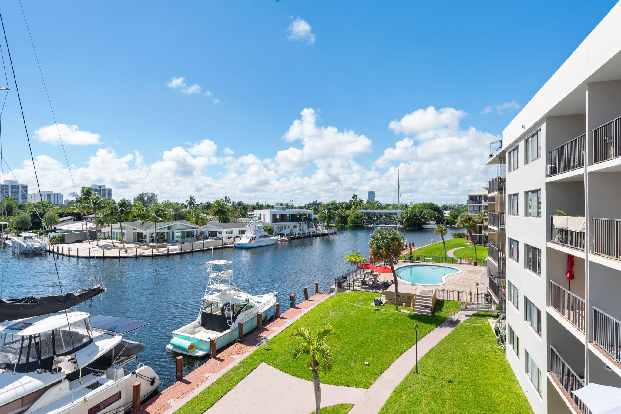 301 GOLDEN ISLES #401, Hallandale Beach FL 33009
