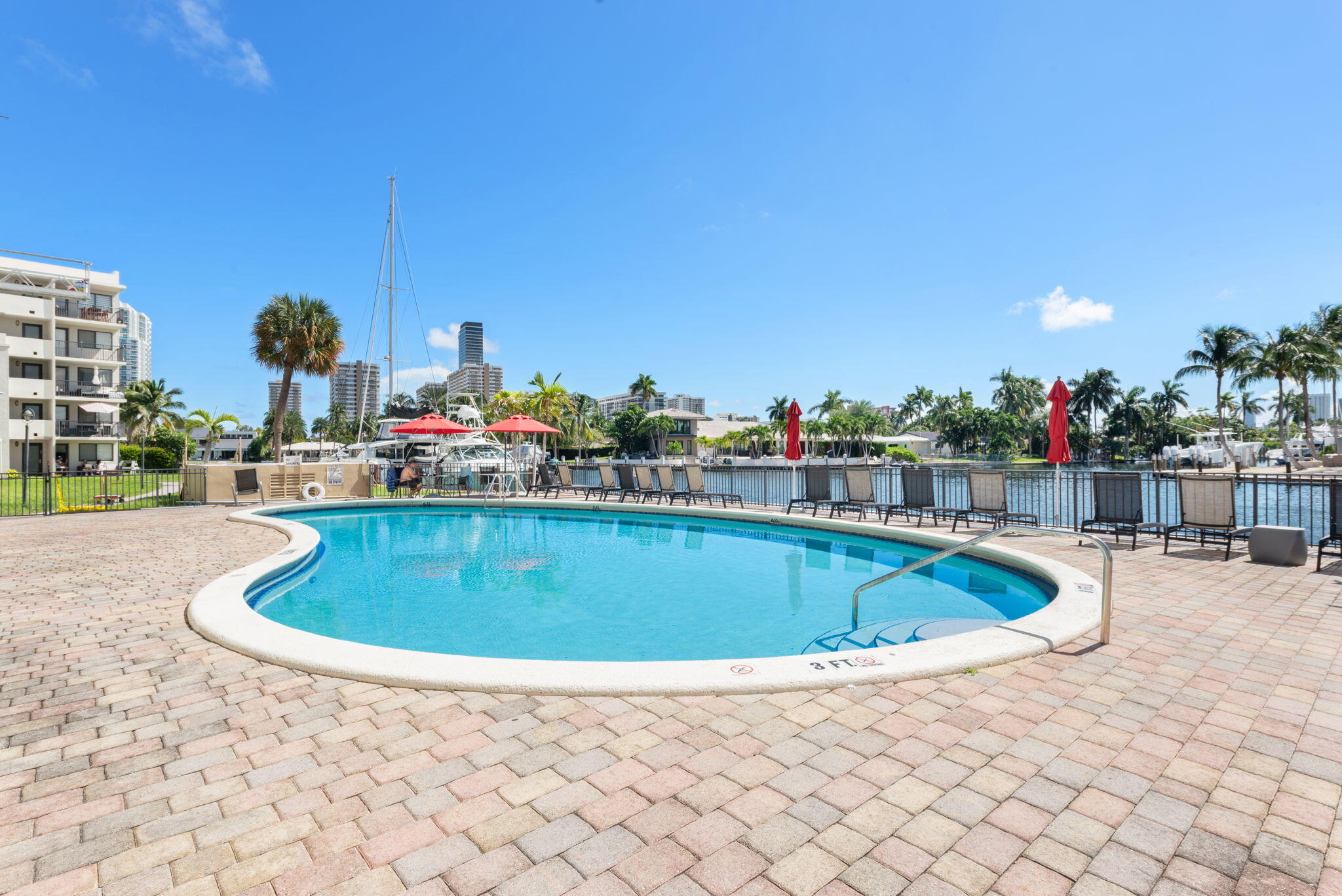 301 GOLDEN ISLES #401, Hallandale Beach FL 33009