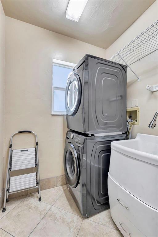 4907 Holly, Tamarac FL 33319