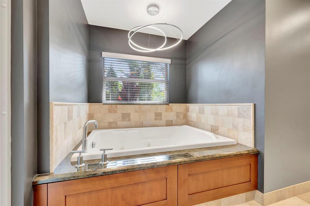 4907 Holly, Tamarac FL 33319