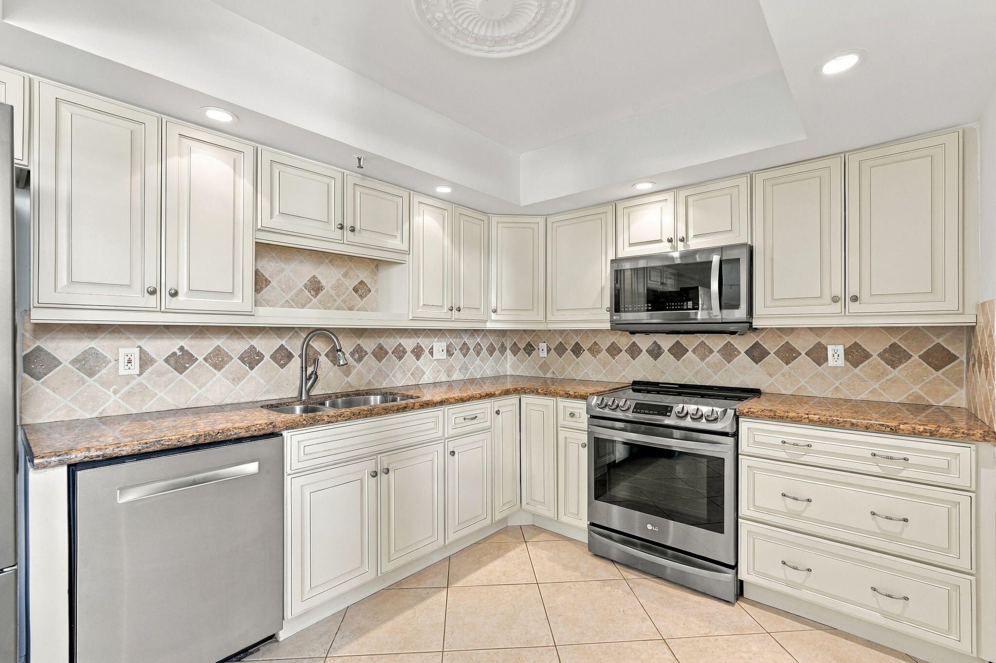 8200 Lakeshore #2020, Hypoluxo FL 33462