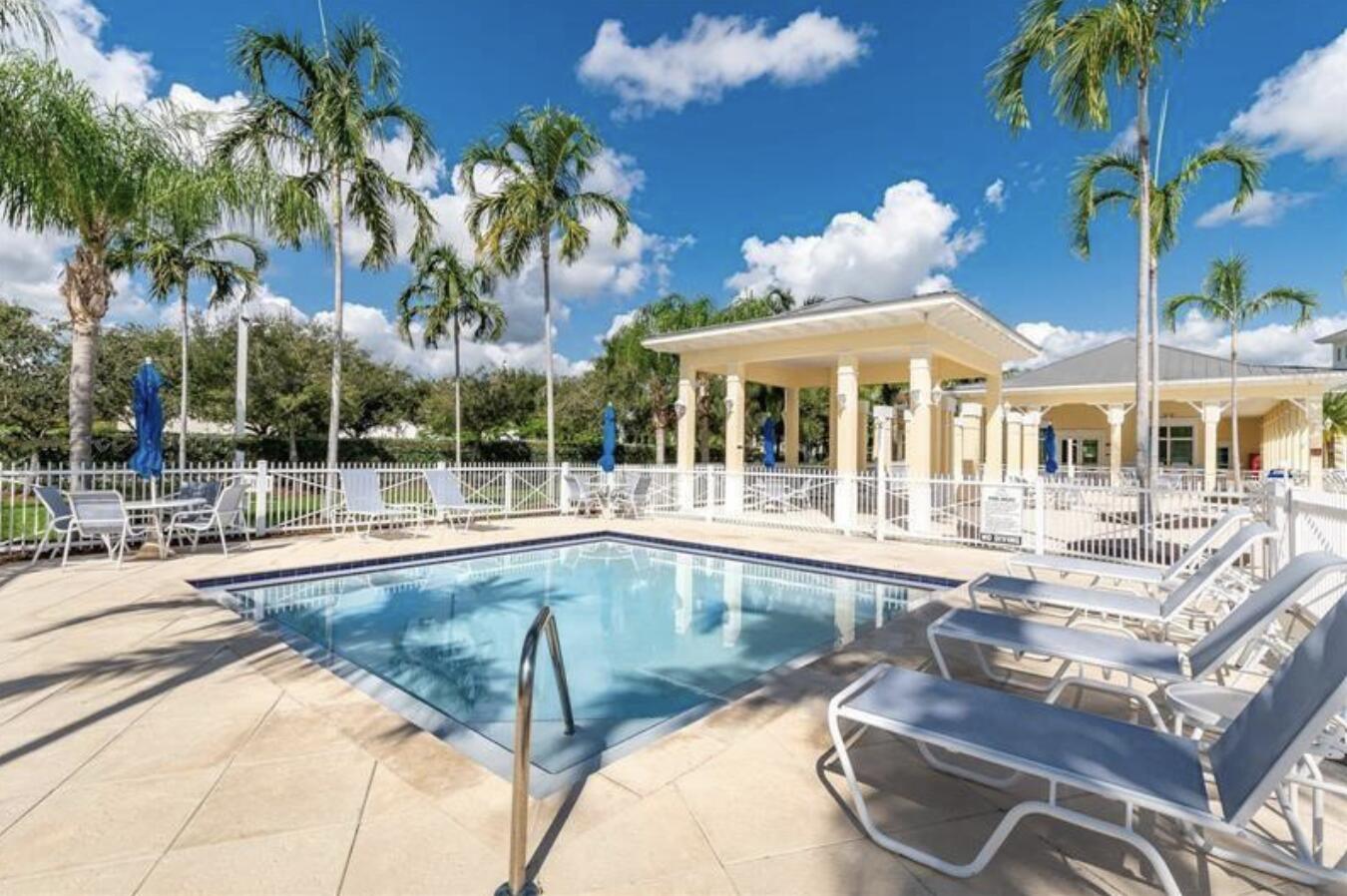 2711 NE 4 #101, Homestead FL 33033