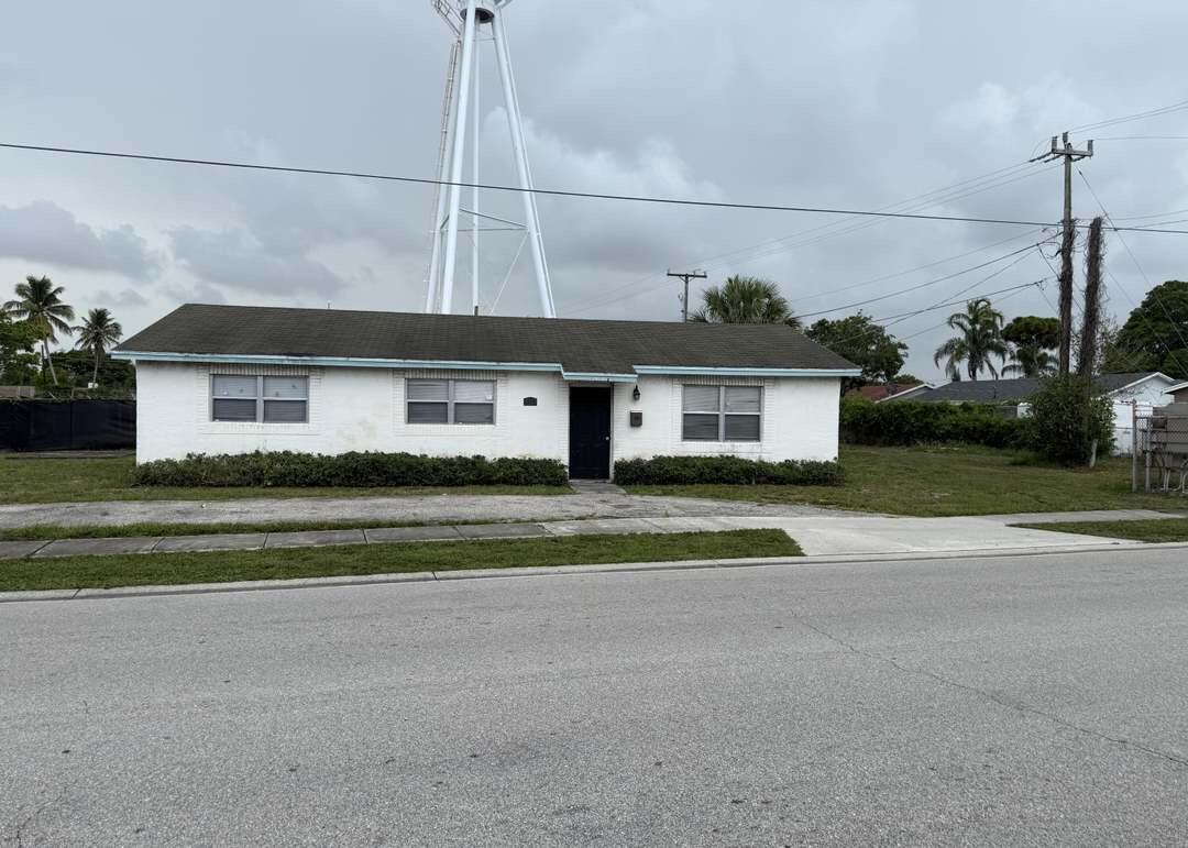 5713 Candlewood, Mangonia Park FL 33407