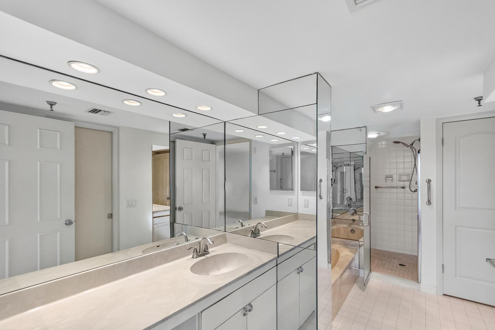 123 LAKESHORE #1543, North Palm Beach FL 33408