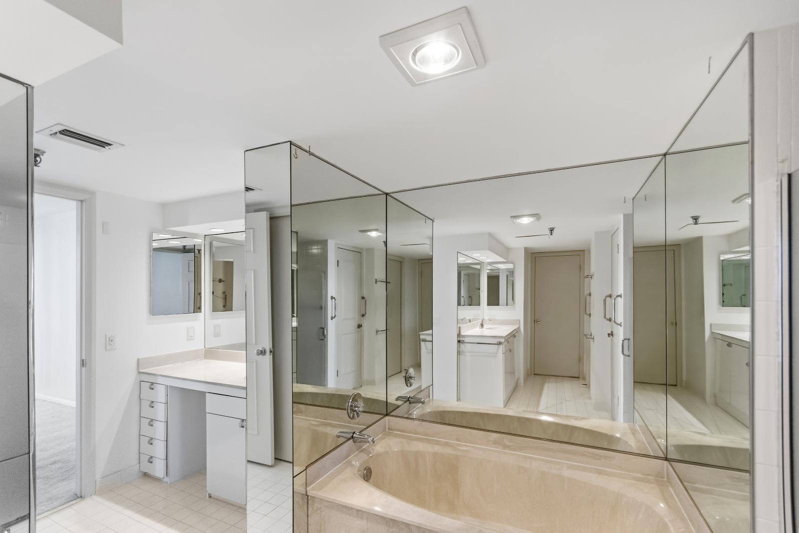 123 LAKESHORE #1543, North Palm Beach FL 33408
