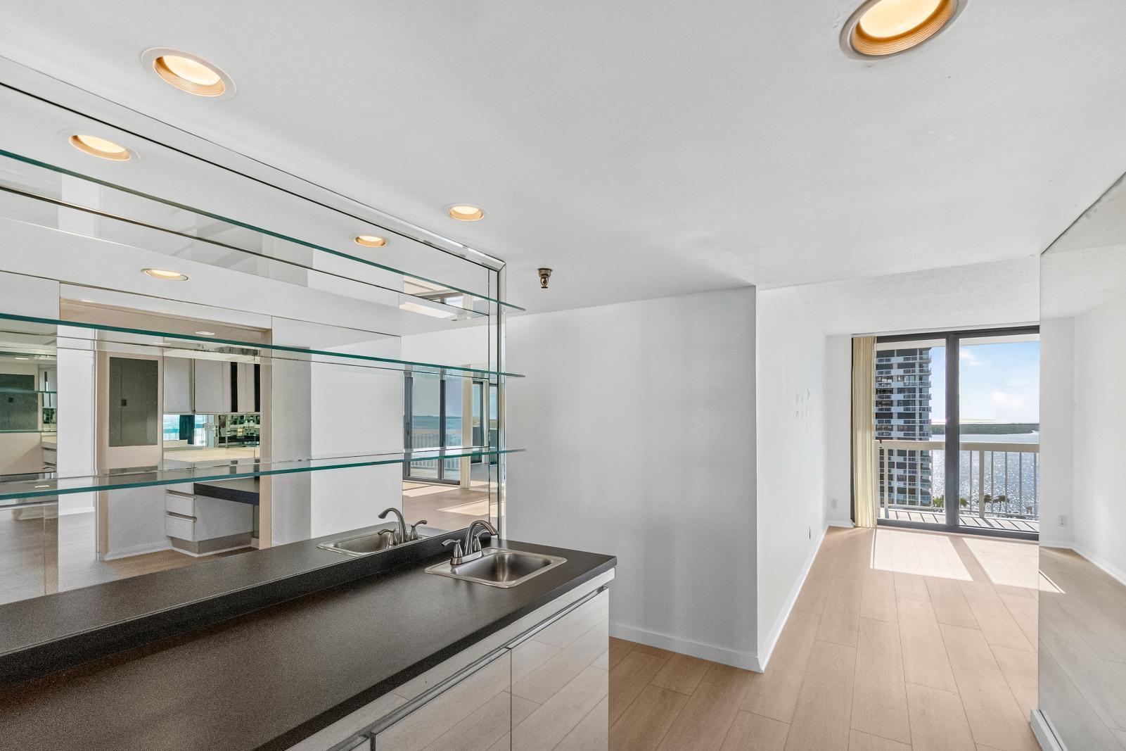 123 LAKESHORE #1543, North Palm Beach FL 33408