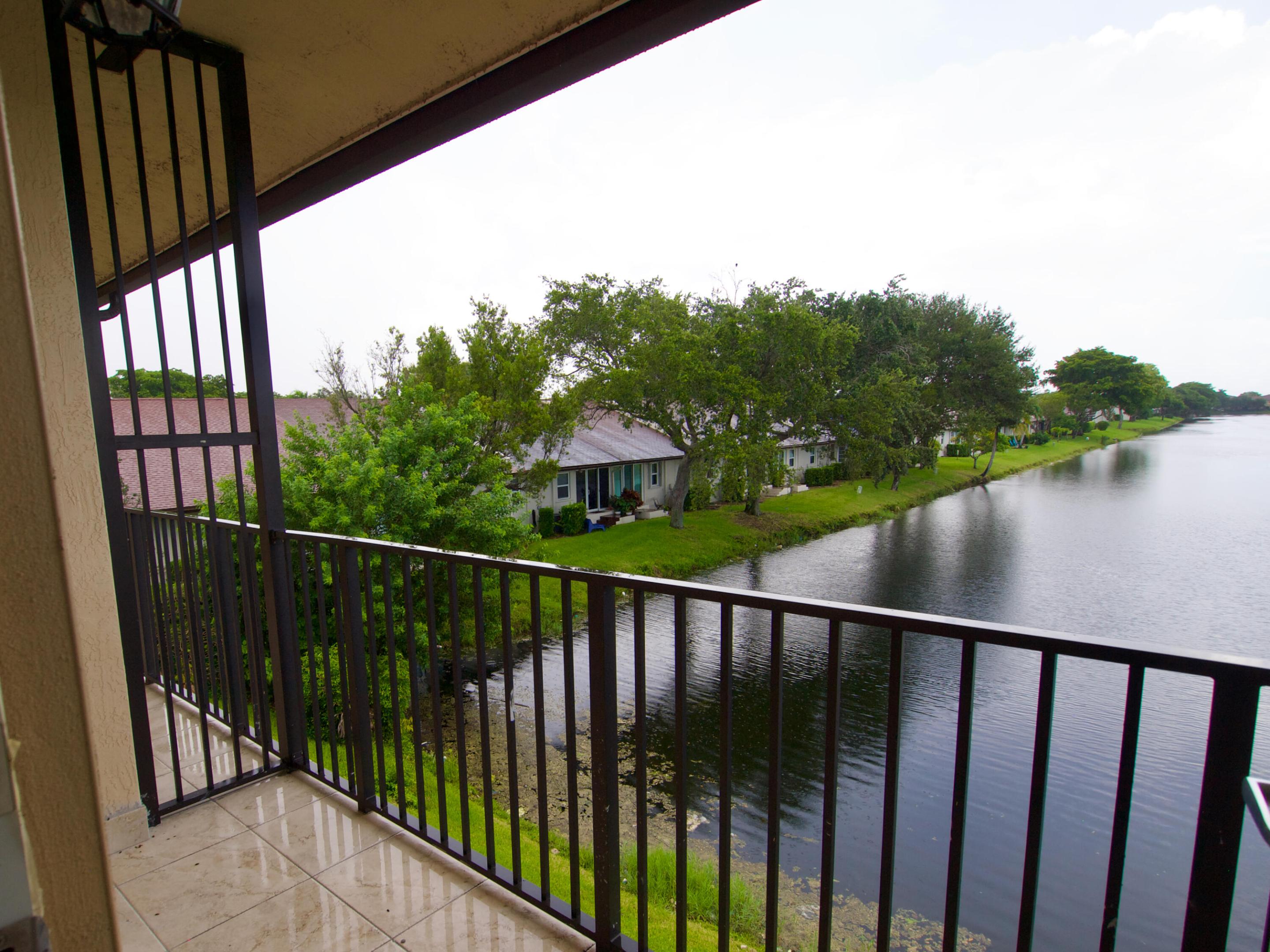 5992 NW 94th, Tamarac FL 33321