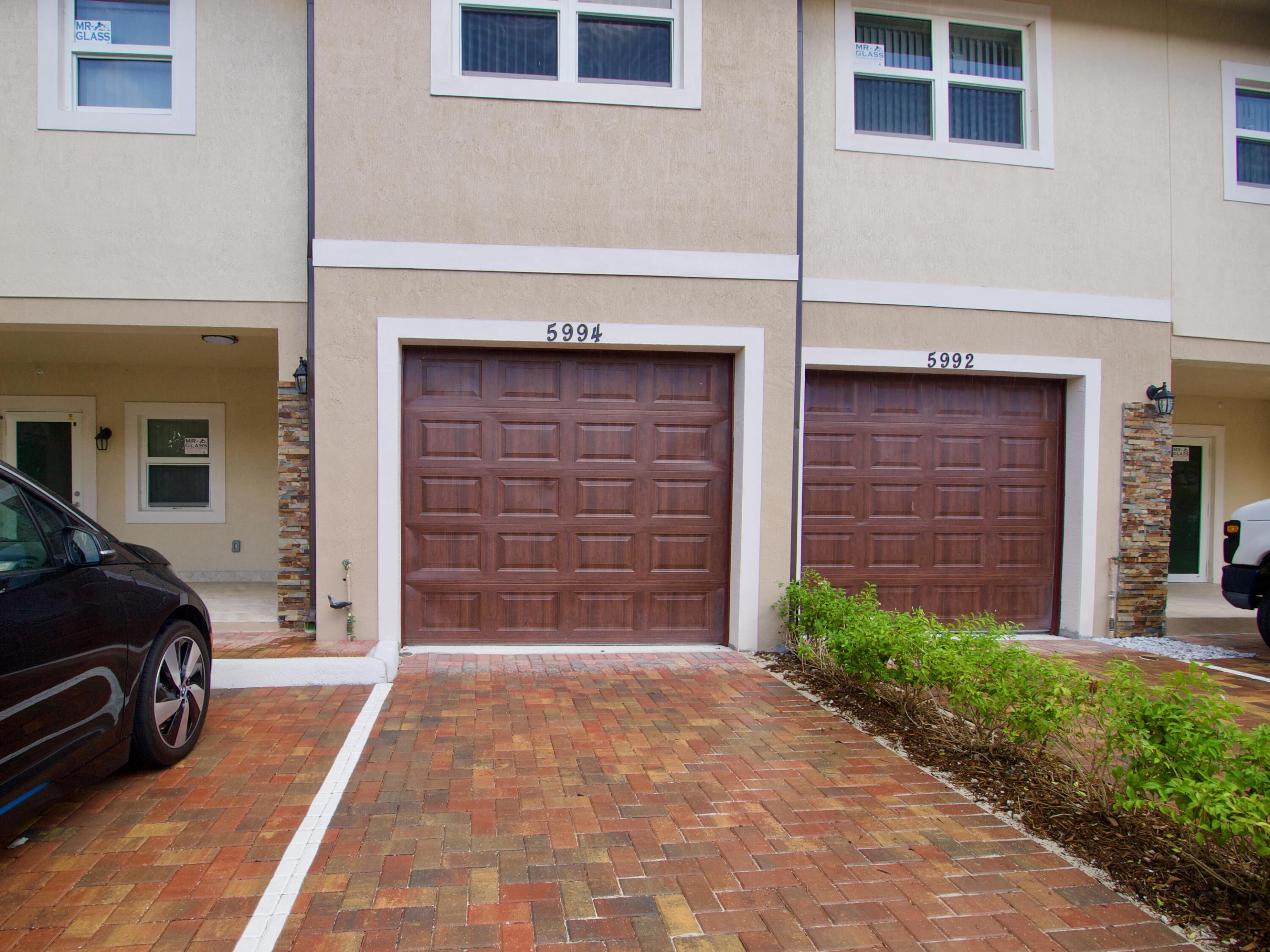 5992 NW 94th, Tamarac FL 33321