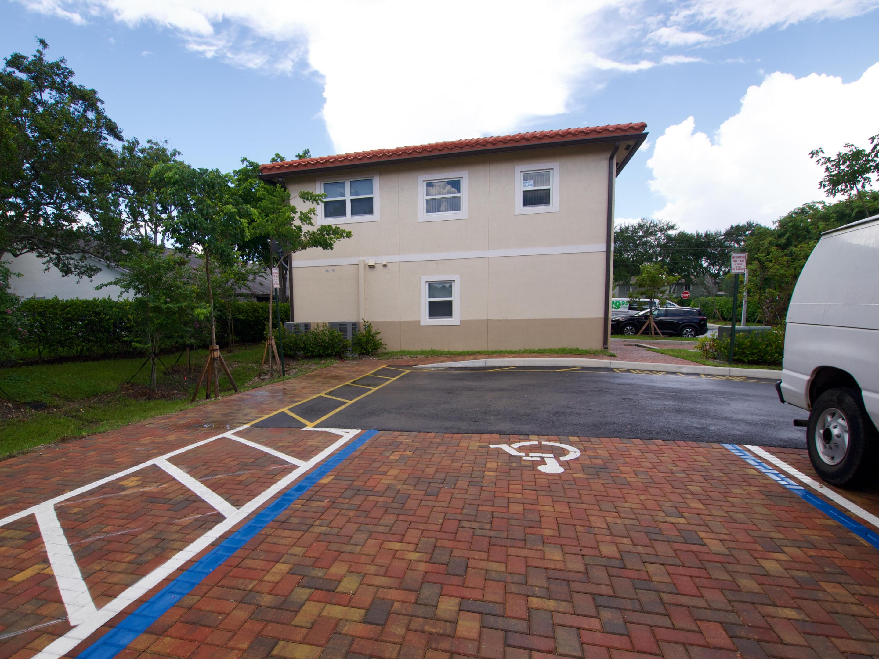 5992 NW 94th, Tamarac FL 33321