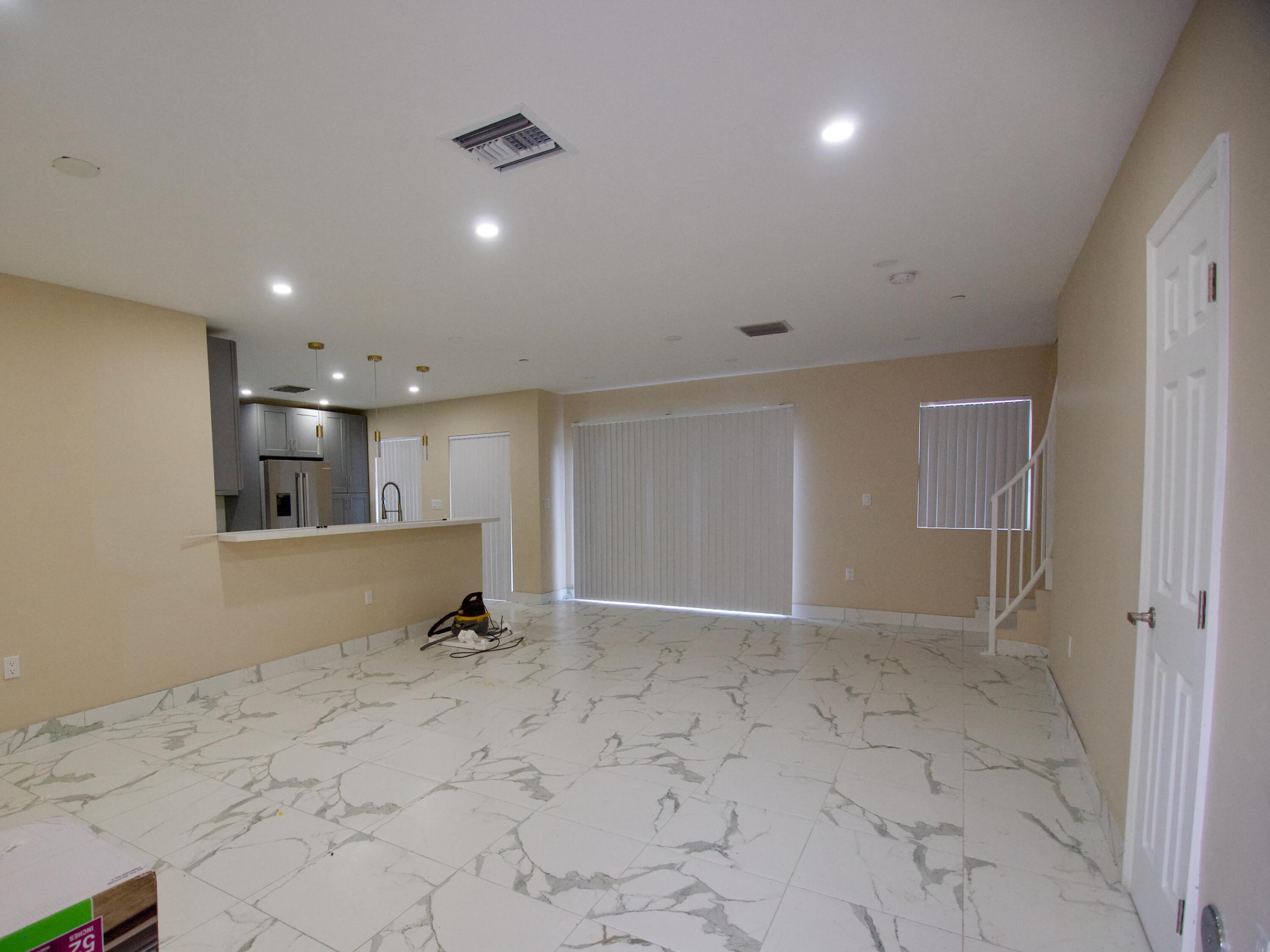 5992 NW 94th, Tamarac FL 33321