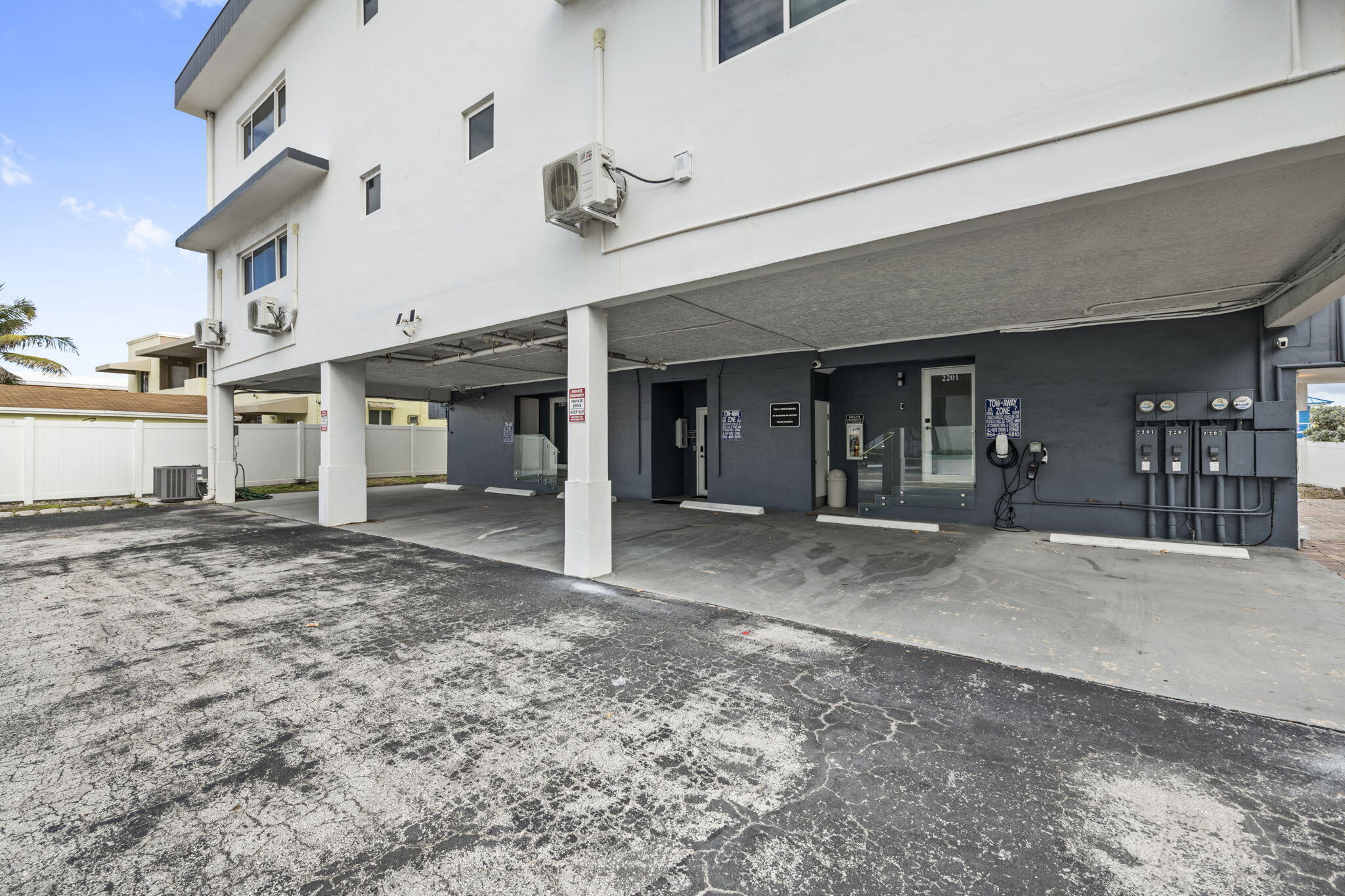 2205 N SURF #3, Hollywood FL 33019