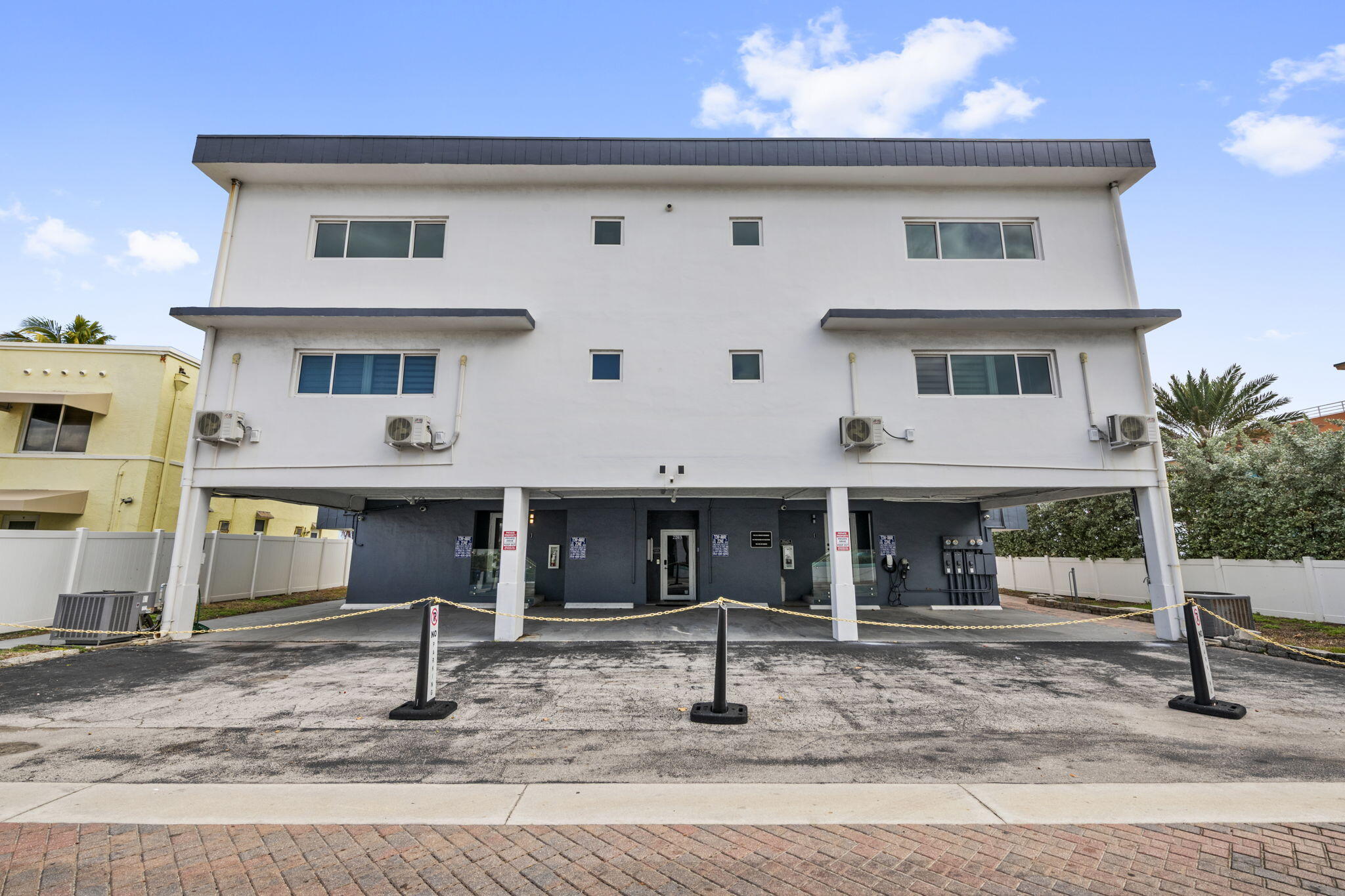2205 N SURF #3, Hollywood FL 33019
