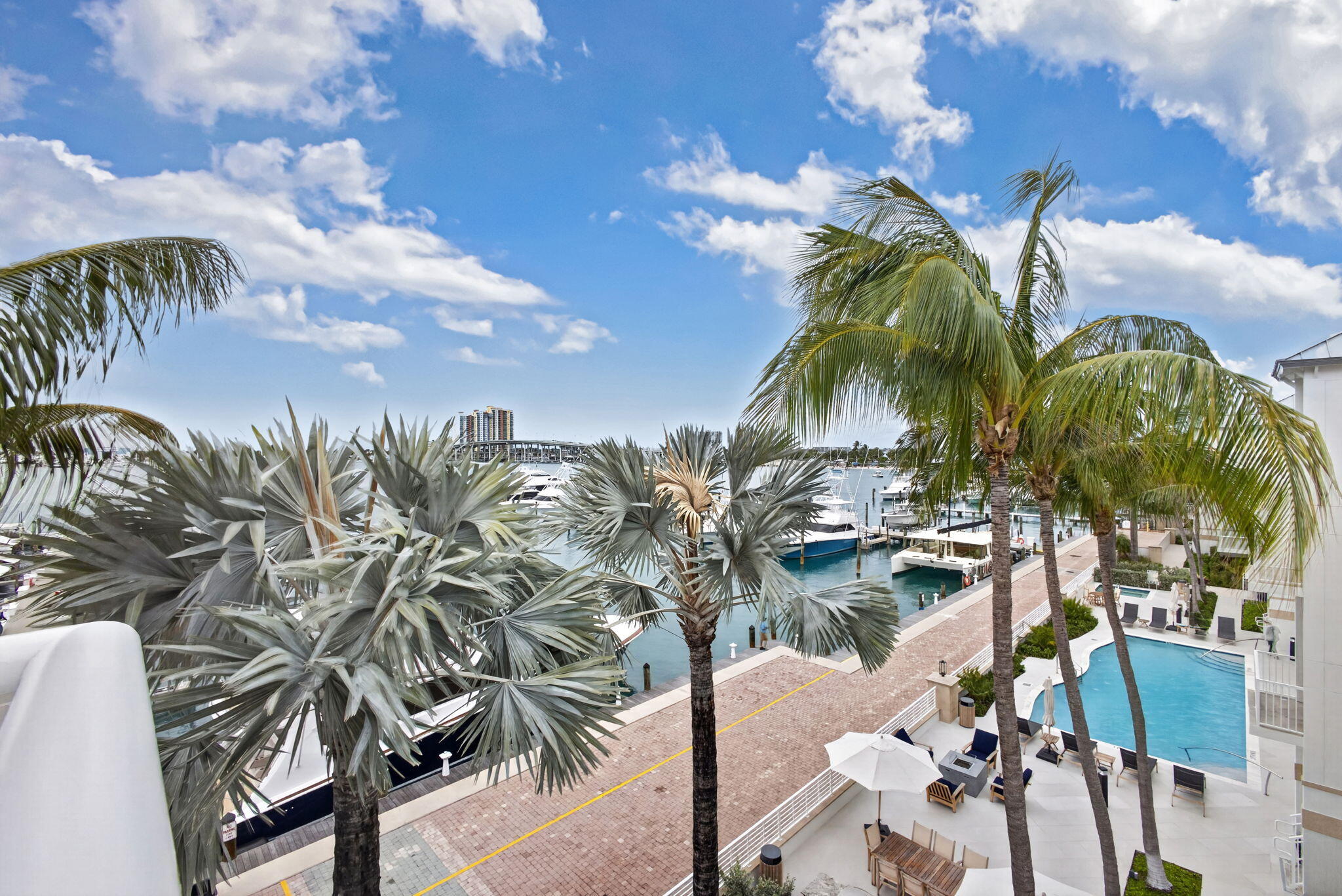 184 Lake #4102, Palm Beach Shores FL 33404