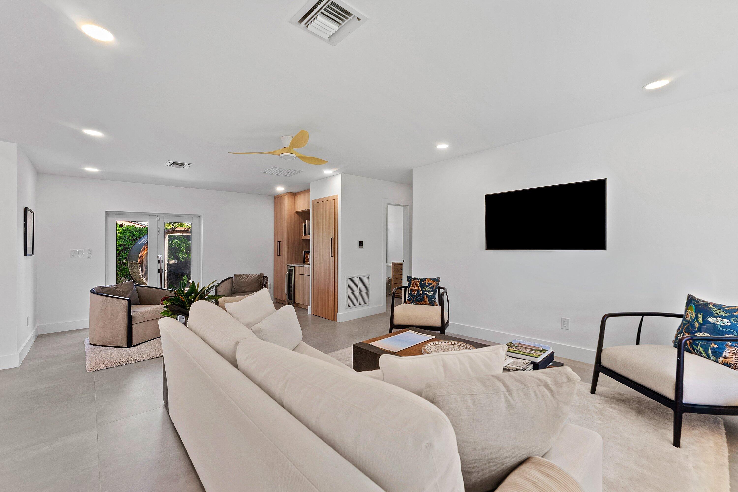 375 LINDA, West Palm Beach FL 33405