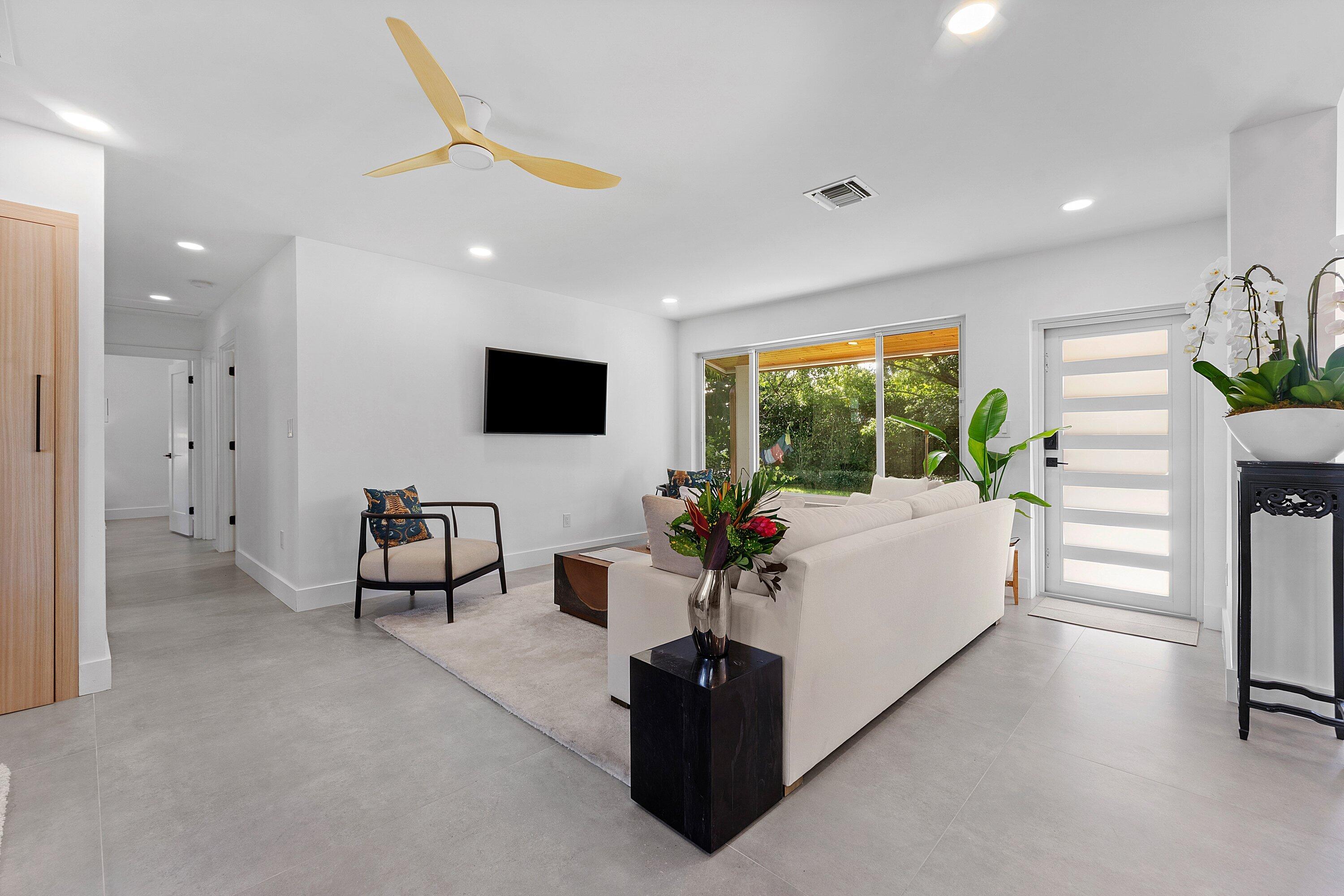 375 LINDA, West Palm Beach FL 33405