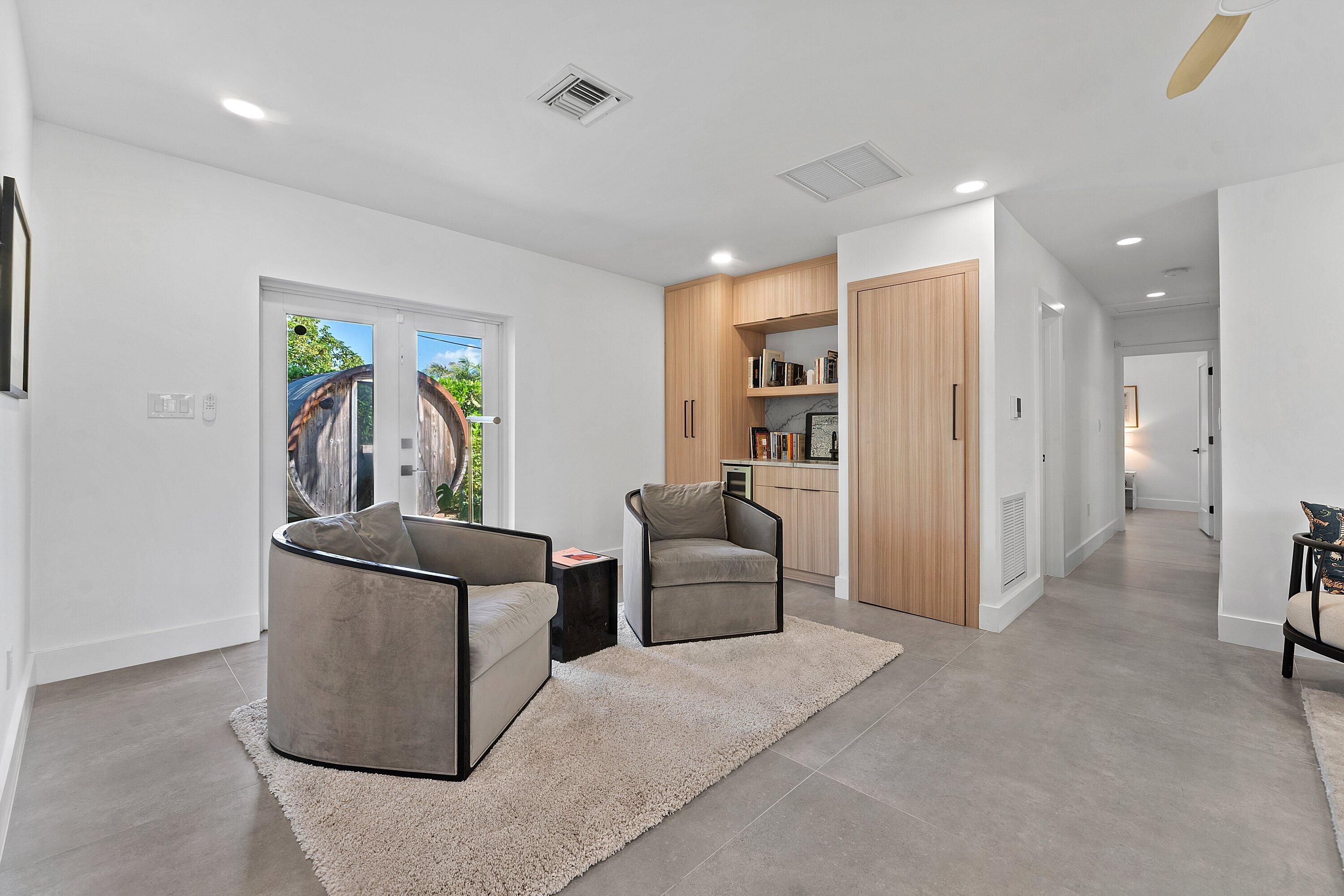375 LINDA, West Palm Beach FL 33405