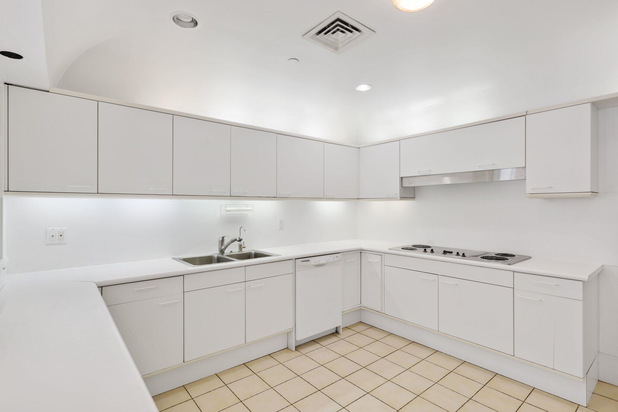 2 N BREAKERS #S32, Palm Beach FL 33480