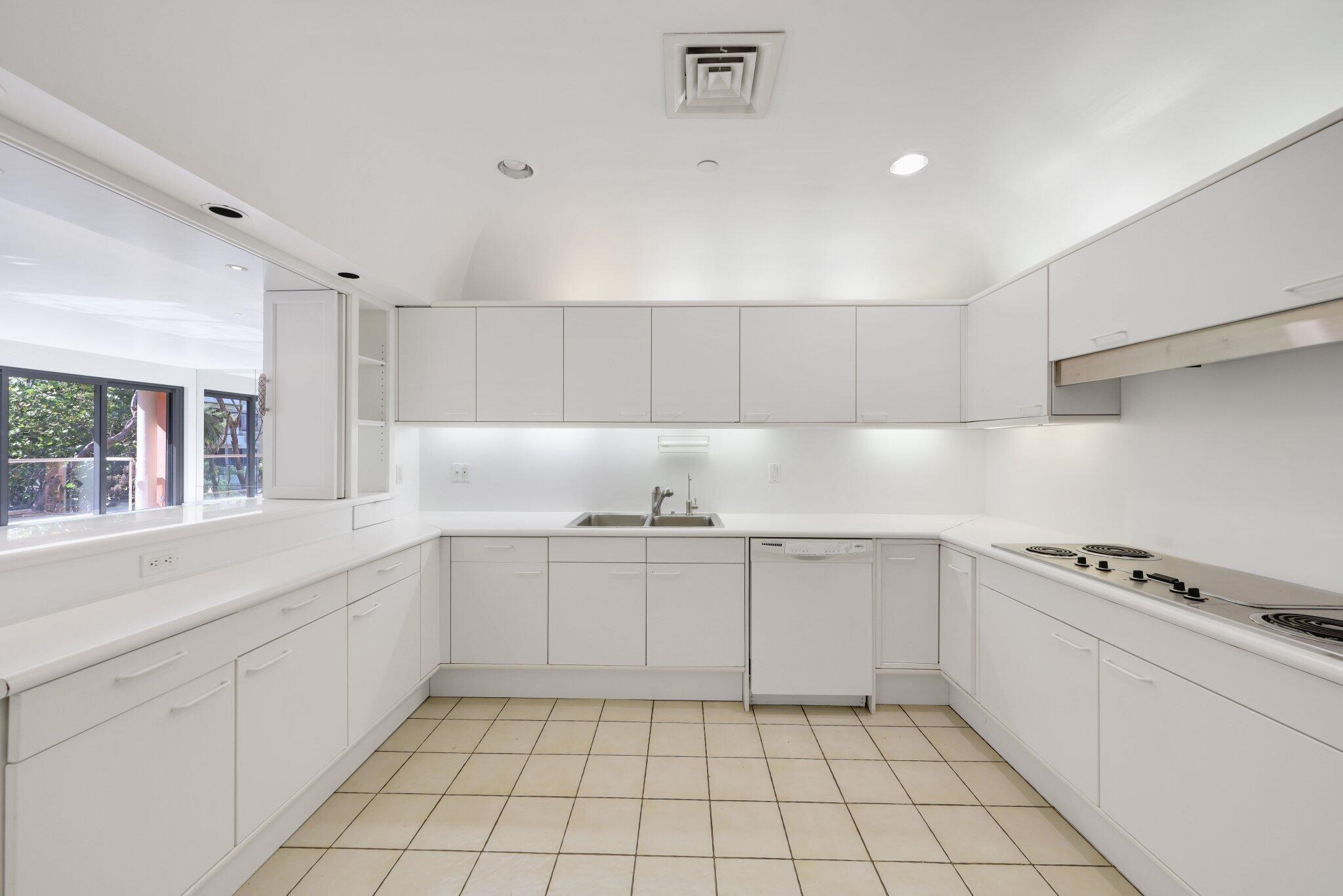 2 N BREAKERS #S32, Palm Beach FL 33480