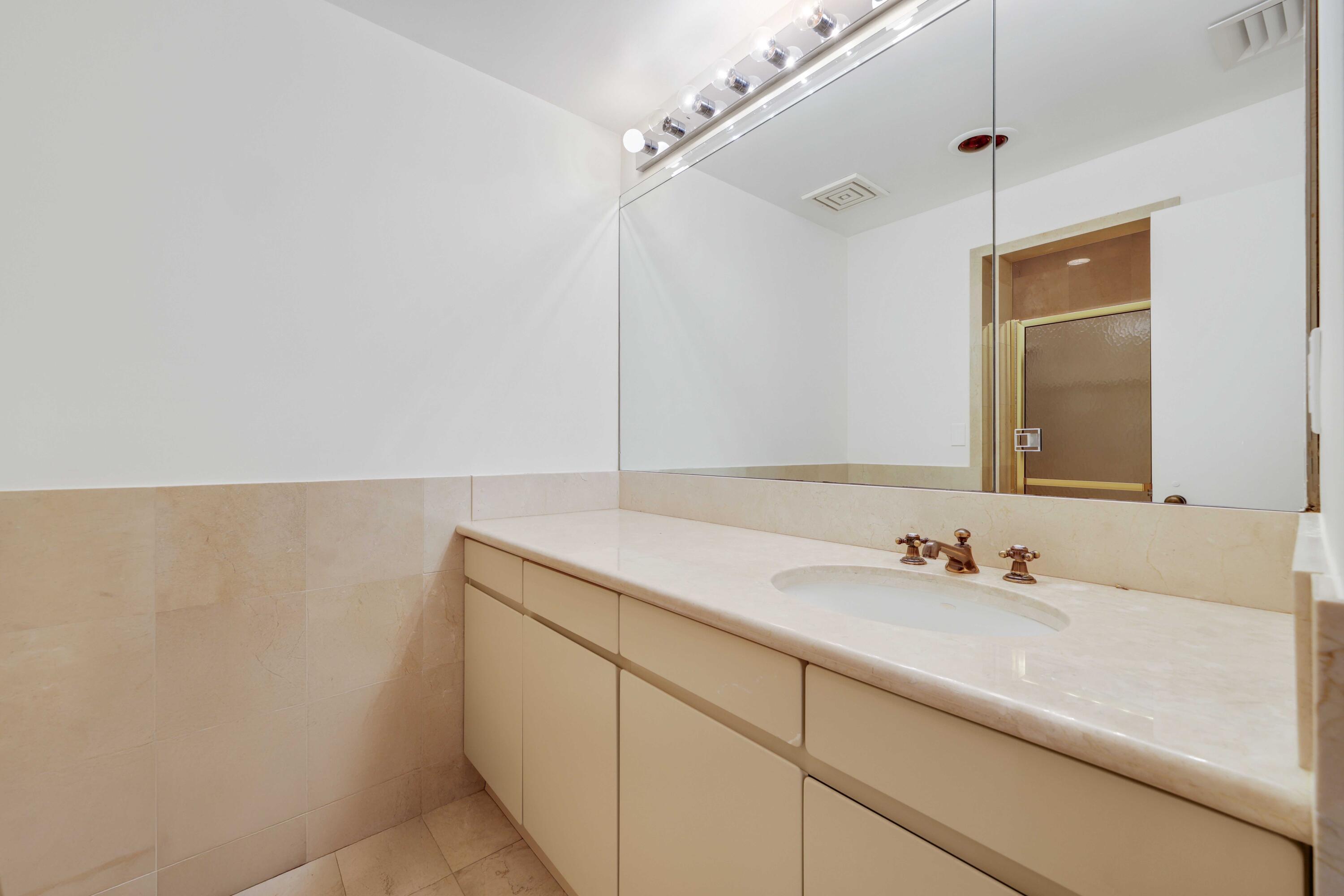 2 N BREAKERS #S32, Palm Beach FL 33480