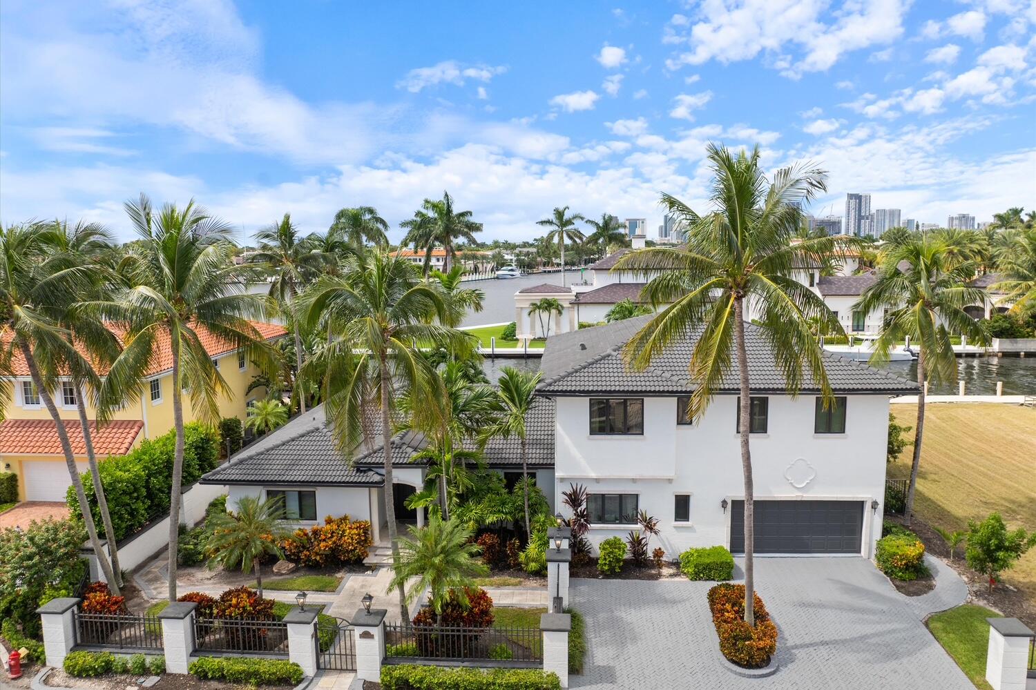 703 Royal Plaza, Fort Lauderdale FL 33301