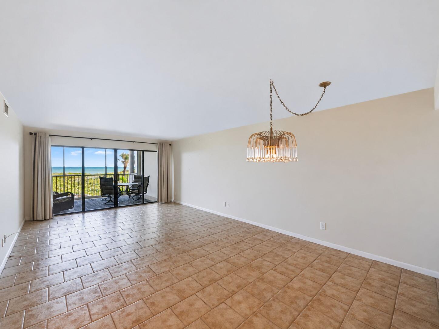 529 NE Plantation #105, Stuart FL 34996
