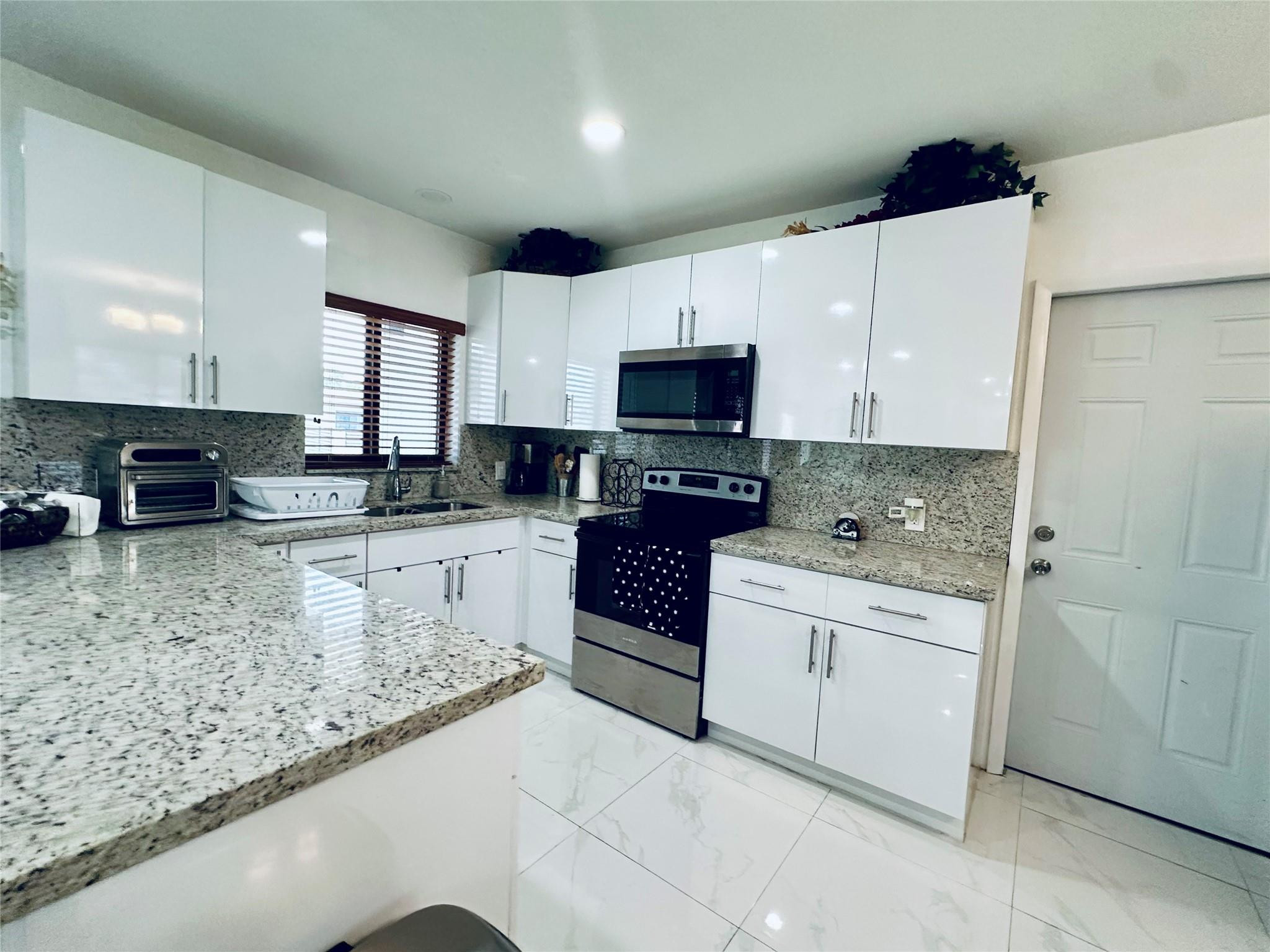 3041 NW 185TH, Miami Gardens FL 33056