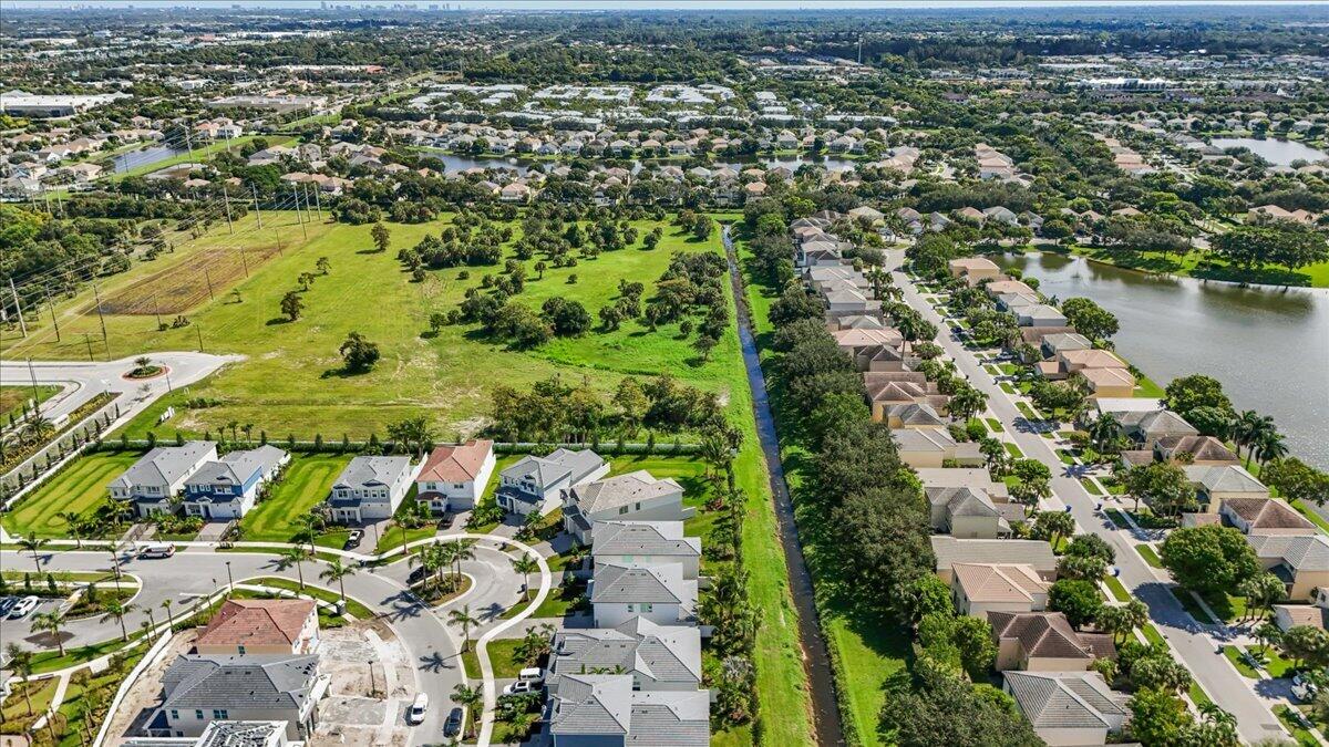 146 Parkside, Royal Palm Beach FL 33414