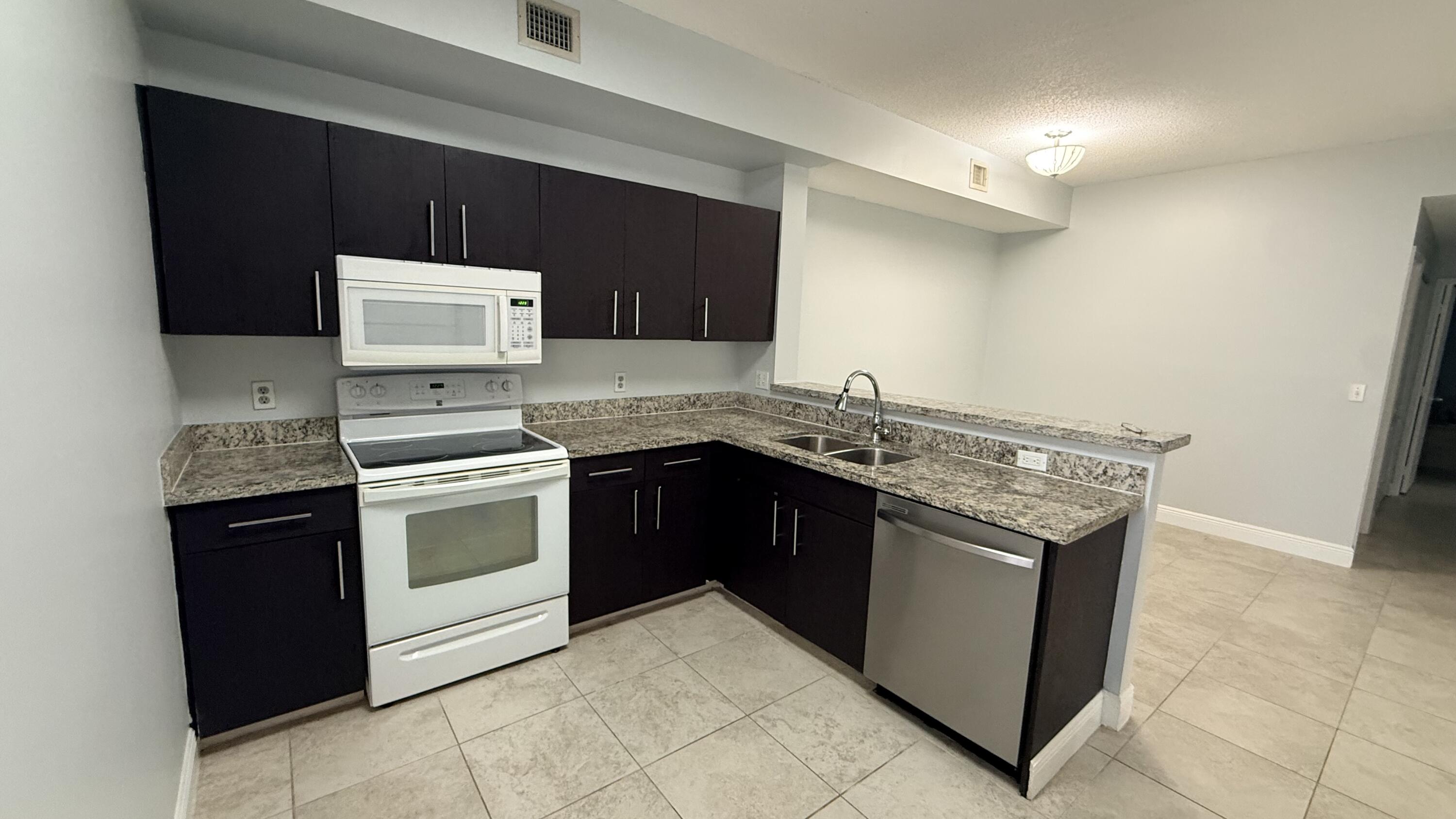 6944 SW 39TH #B103, Davie FL 33314