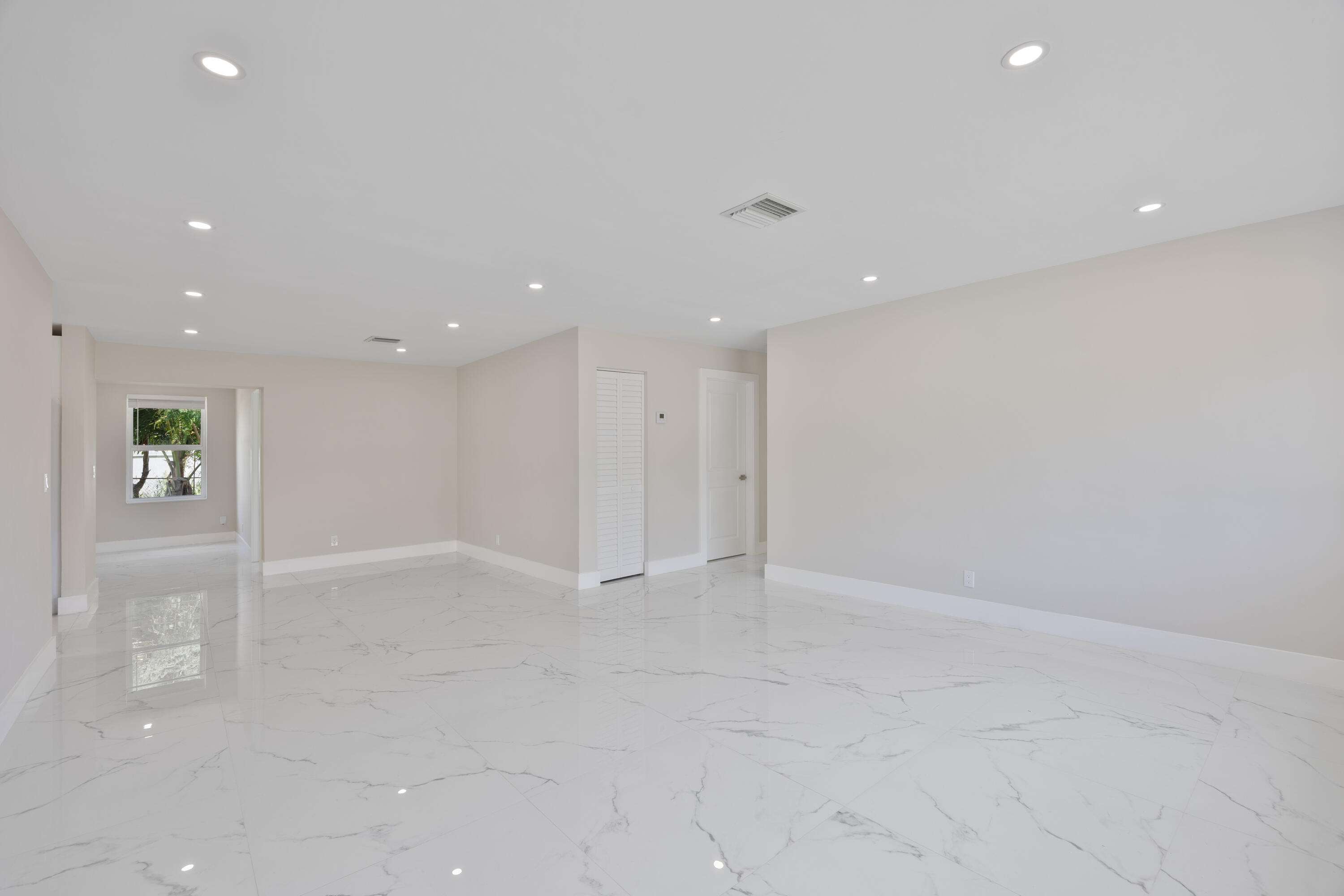 215 Evergreen, Lake Park FL 33403