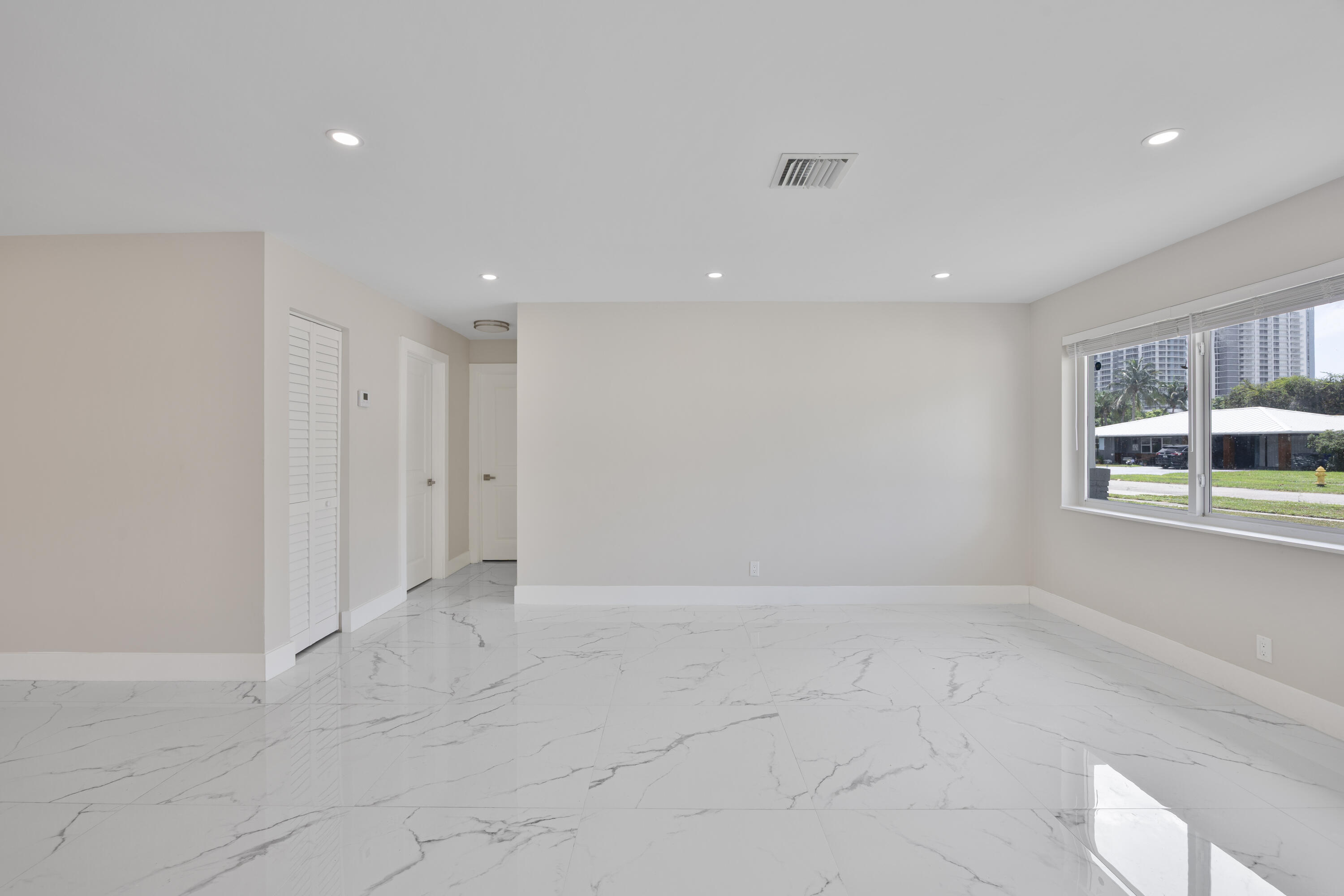 215 Evergreen, Lake Park FL 33403