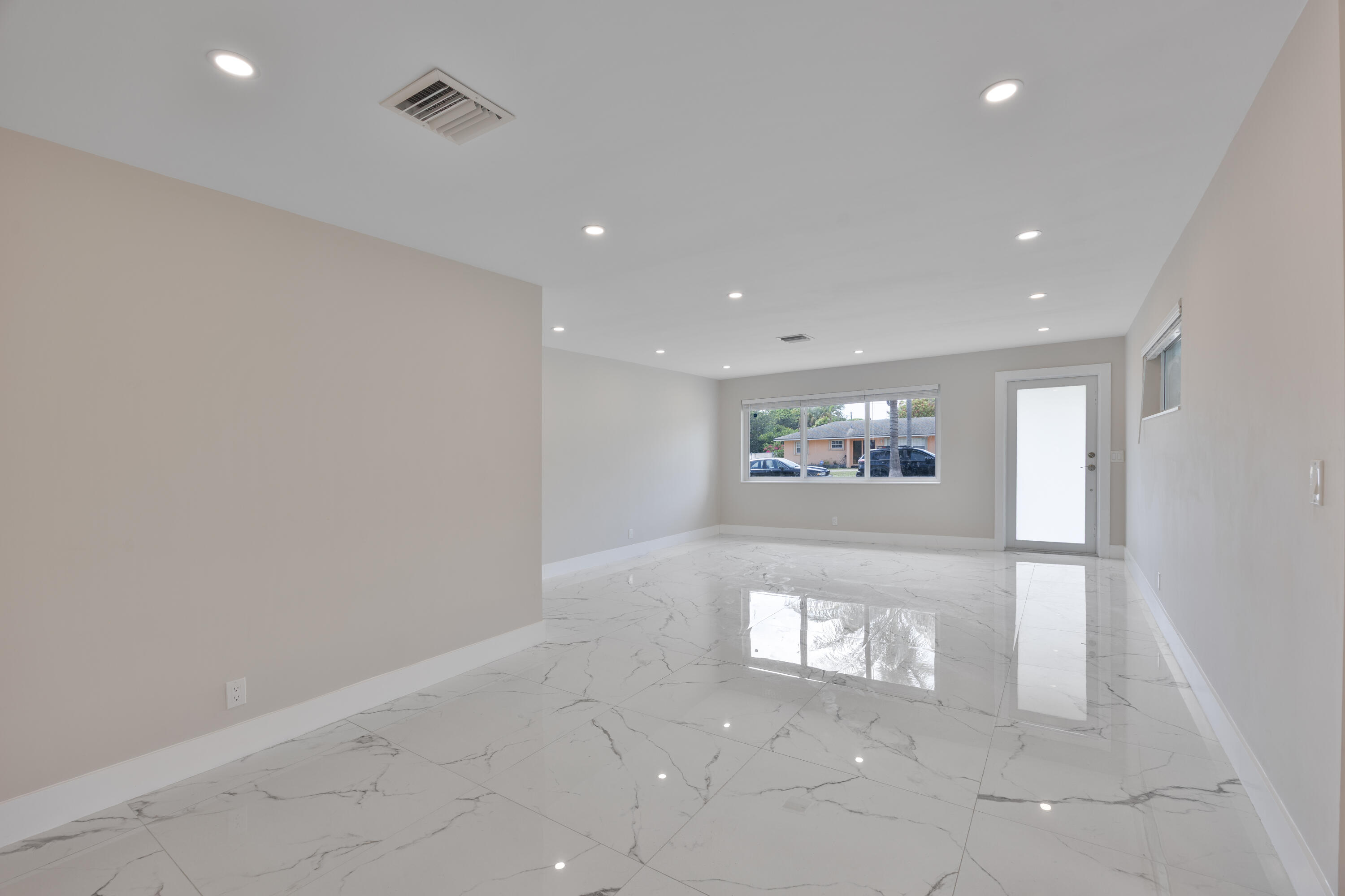 215 Evergreen, Lake Park FL 33403