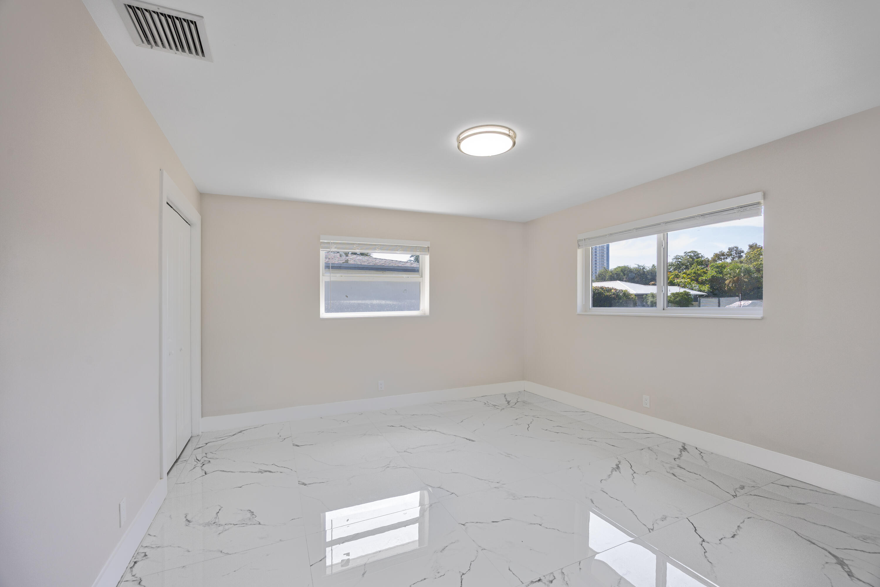 215 Evergreen, Lake Park FL 33403