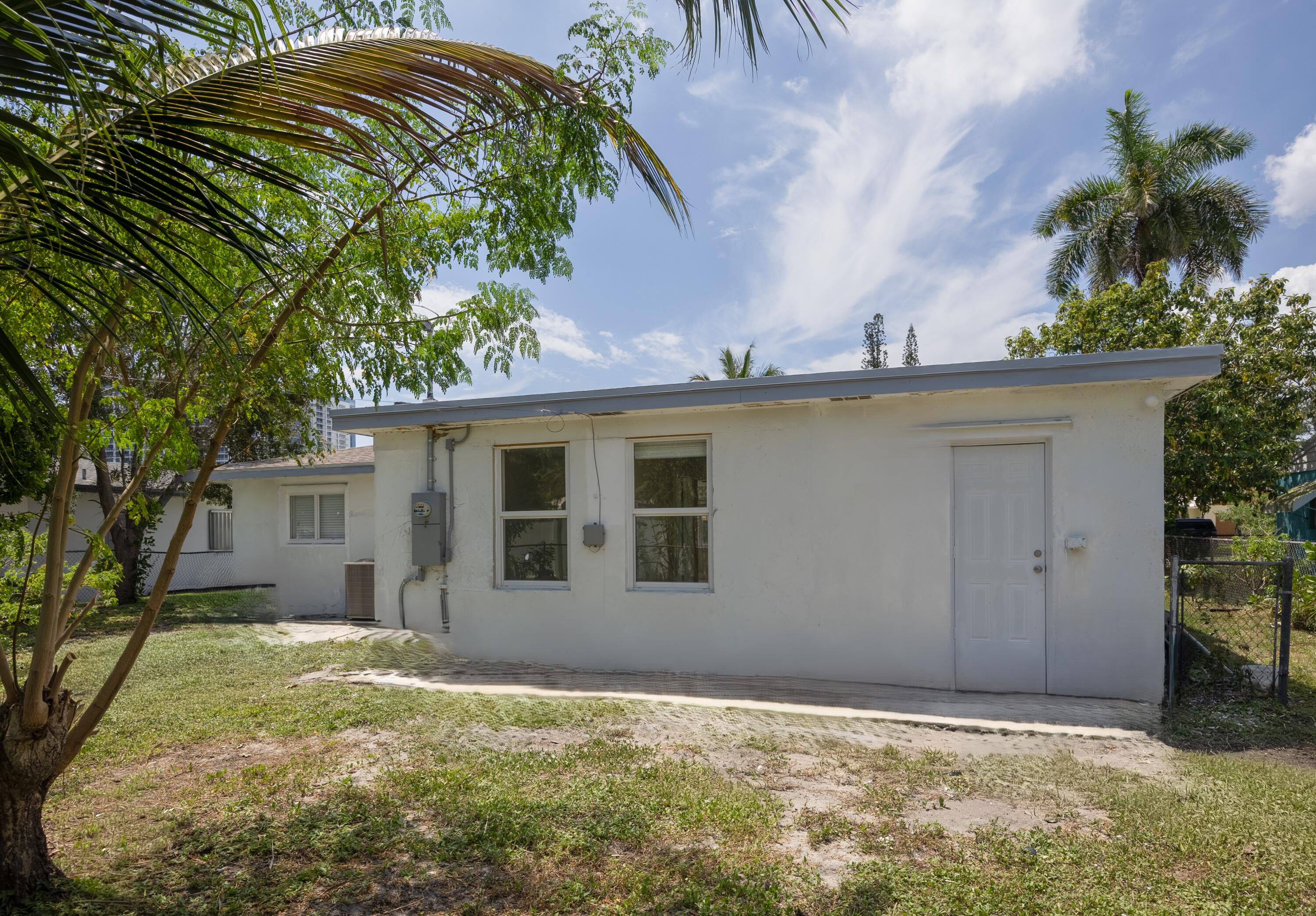 215 Evergreen, Lake Park FL 33403