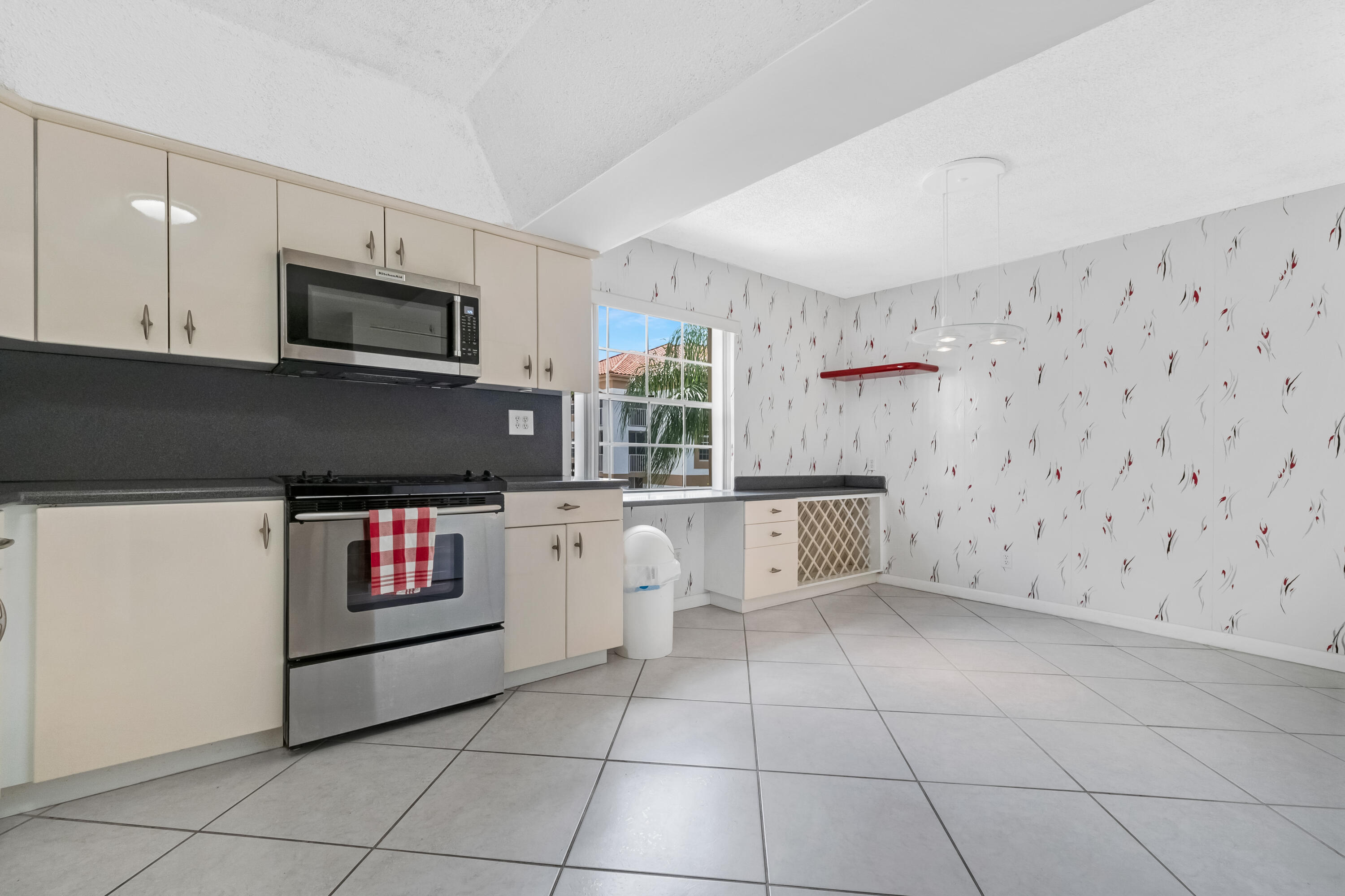7370 Orangewood ##208, Boca Raton FL 33433