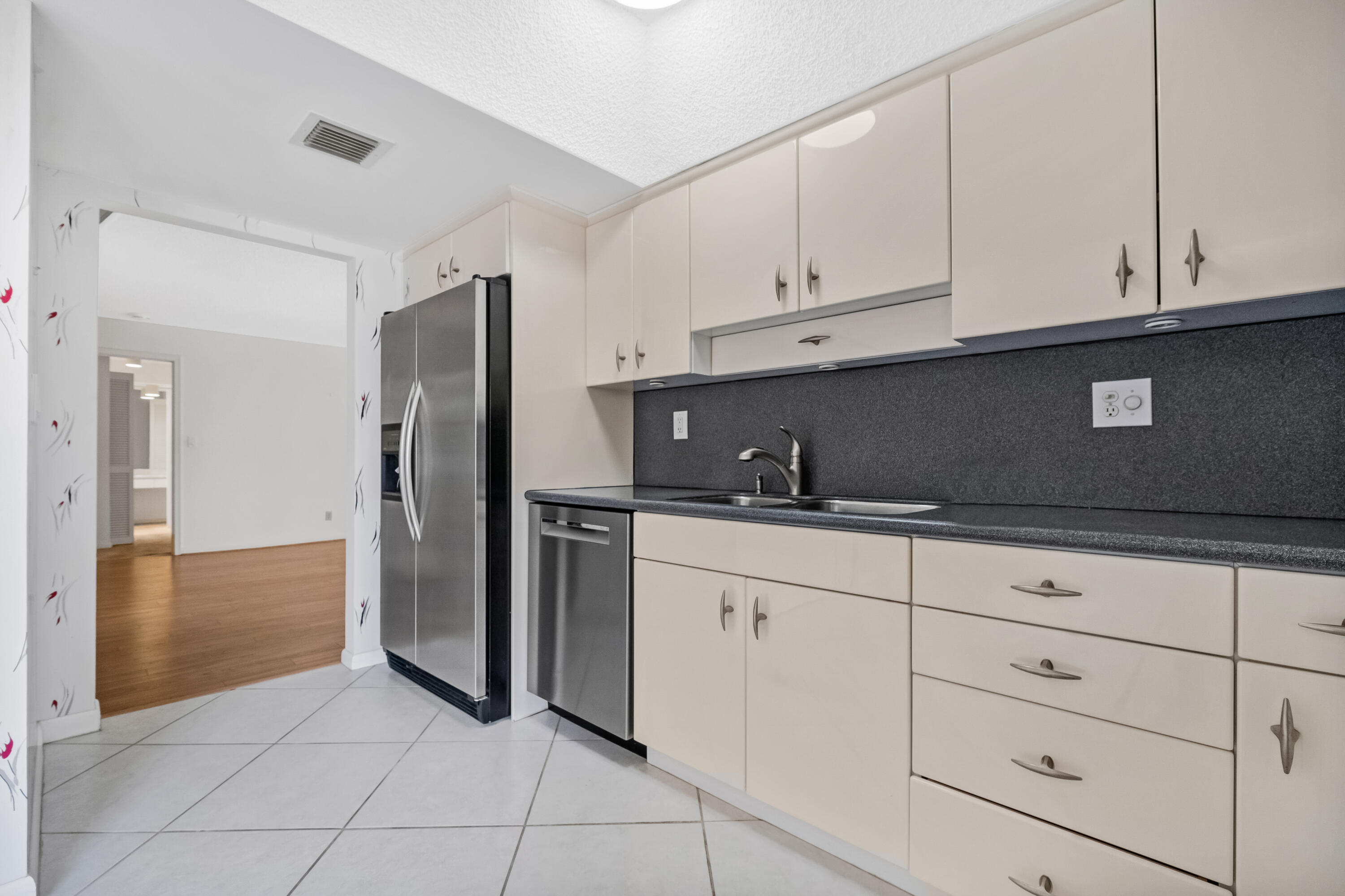 7370 Orangewood ##208, Boca Raton FL 33433