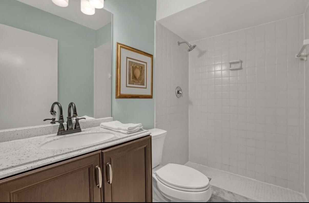 18390 SE WOOD HAVEN #e, Jupiter FL 33469