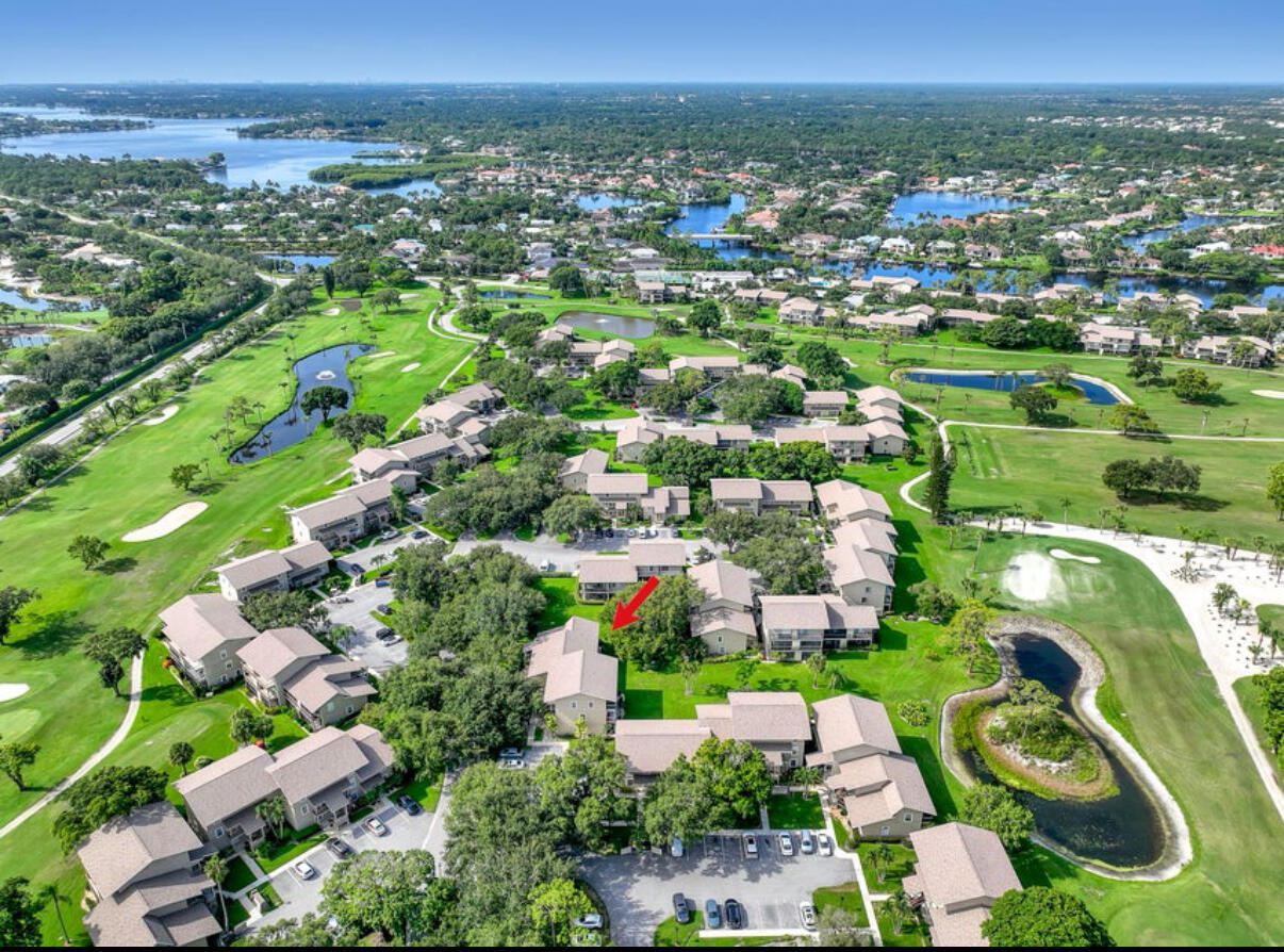 18390 SE WOOD HAVEN #e, Jupiter FL 33469