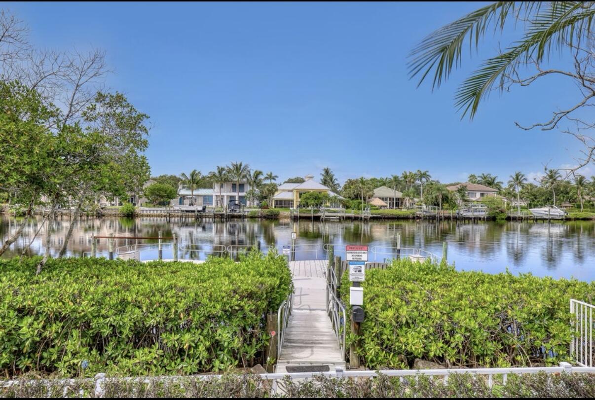 18390 SE WOOD HAVEN #e, Jupiter FL 33469