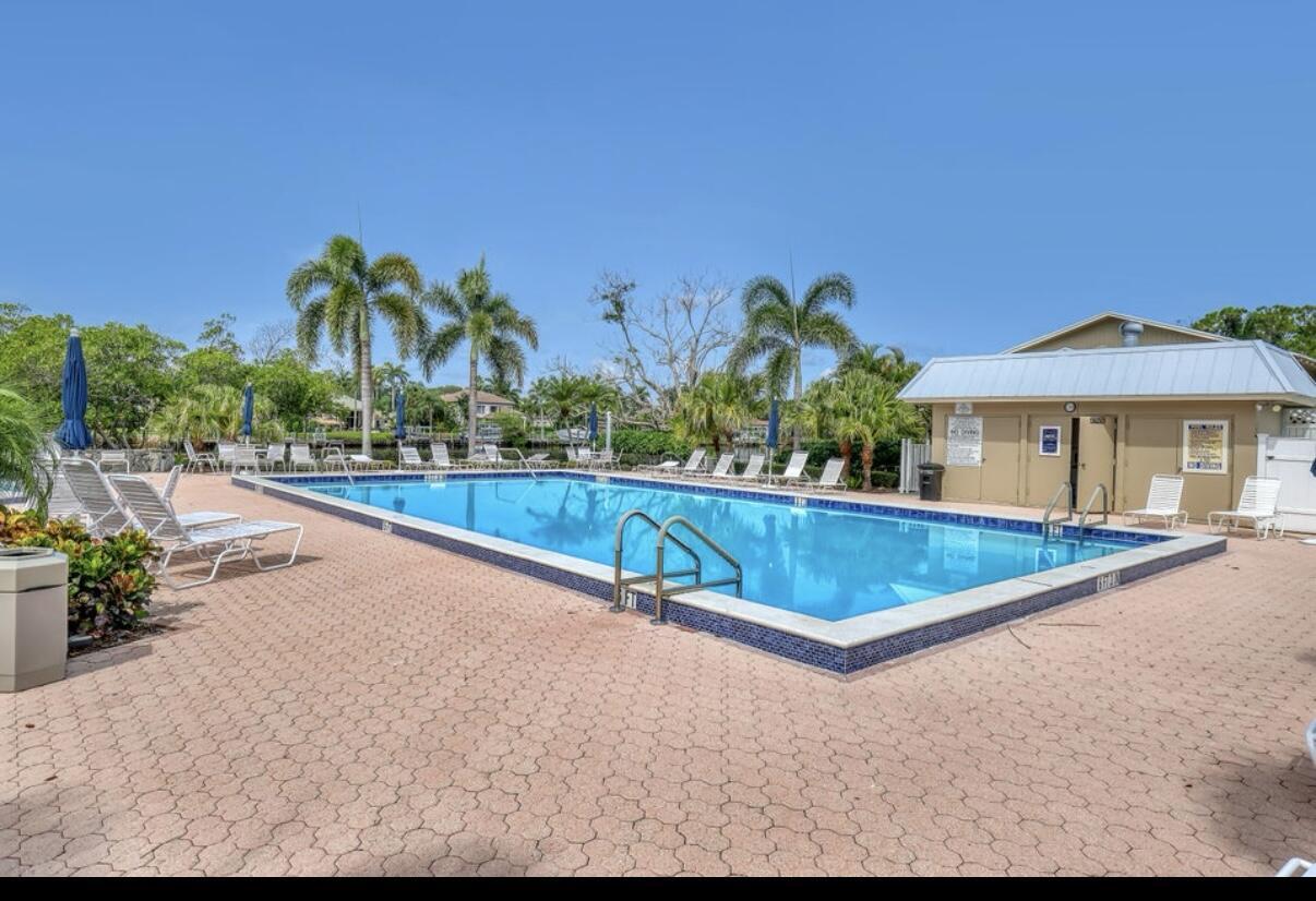 18390 SE WOOD HAVEN #e, Jupiter FL 33469