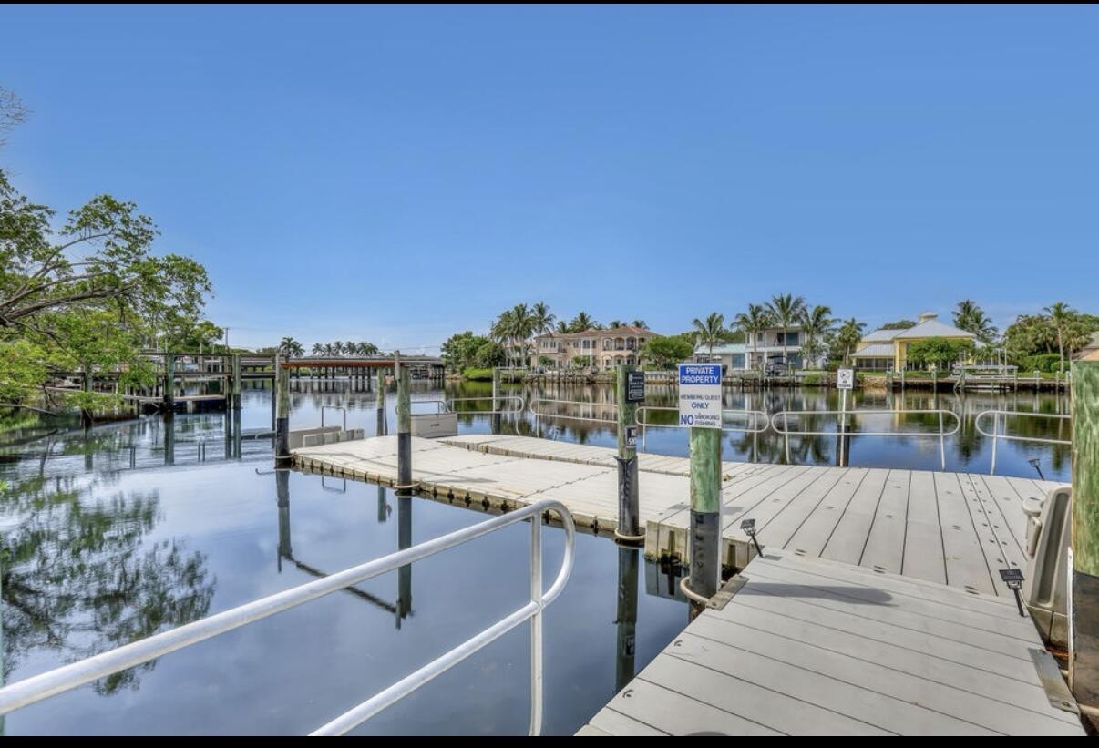 18390 SE WOOD HAVEN #e, Jupiter FL 33469