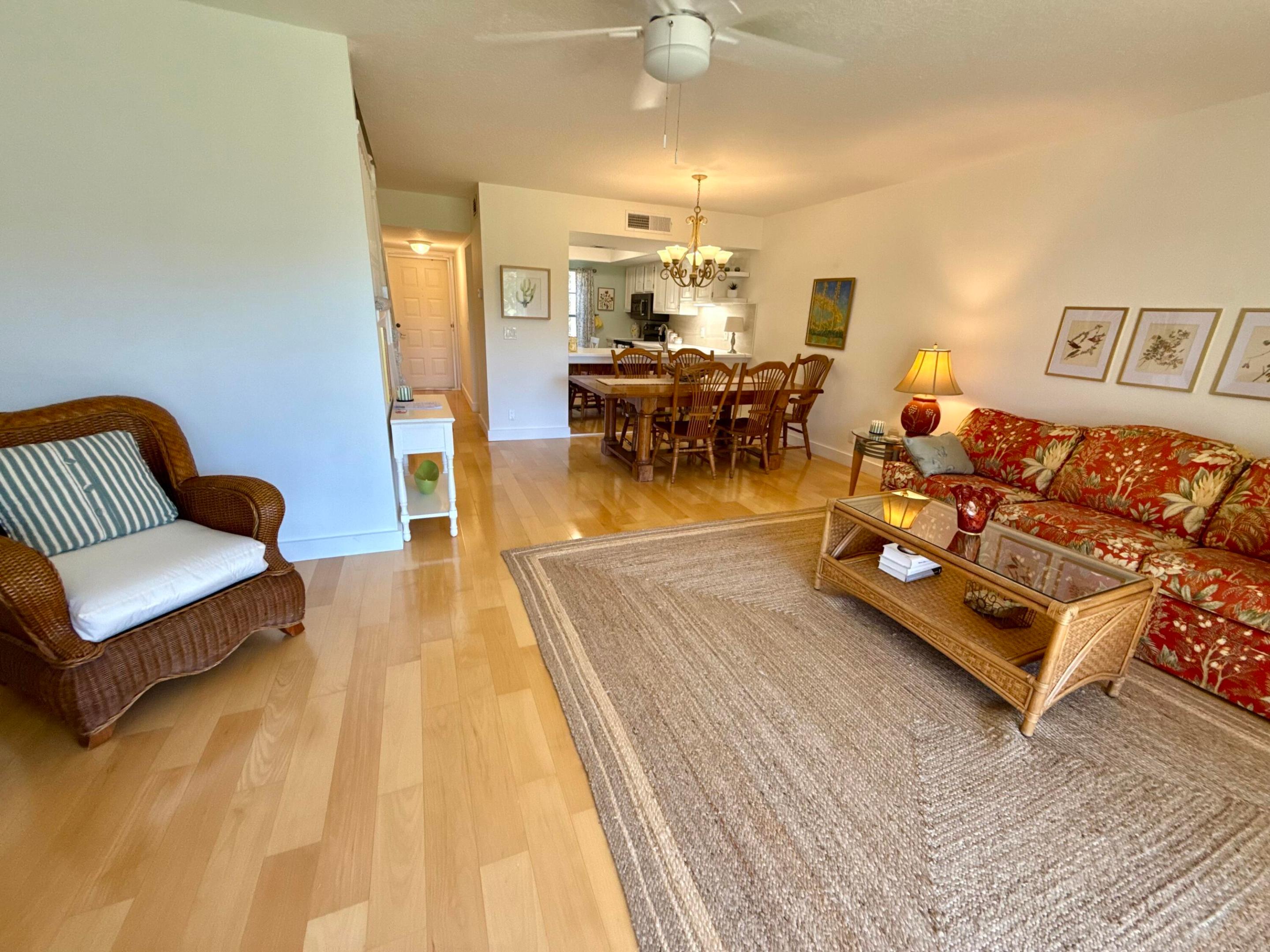 18390 SE WOOD HAVEN #e, Jupiter FL 33469