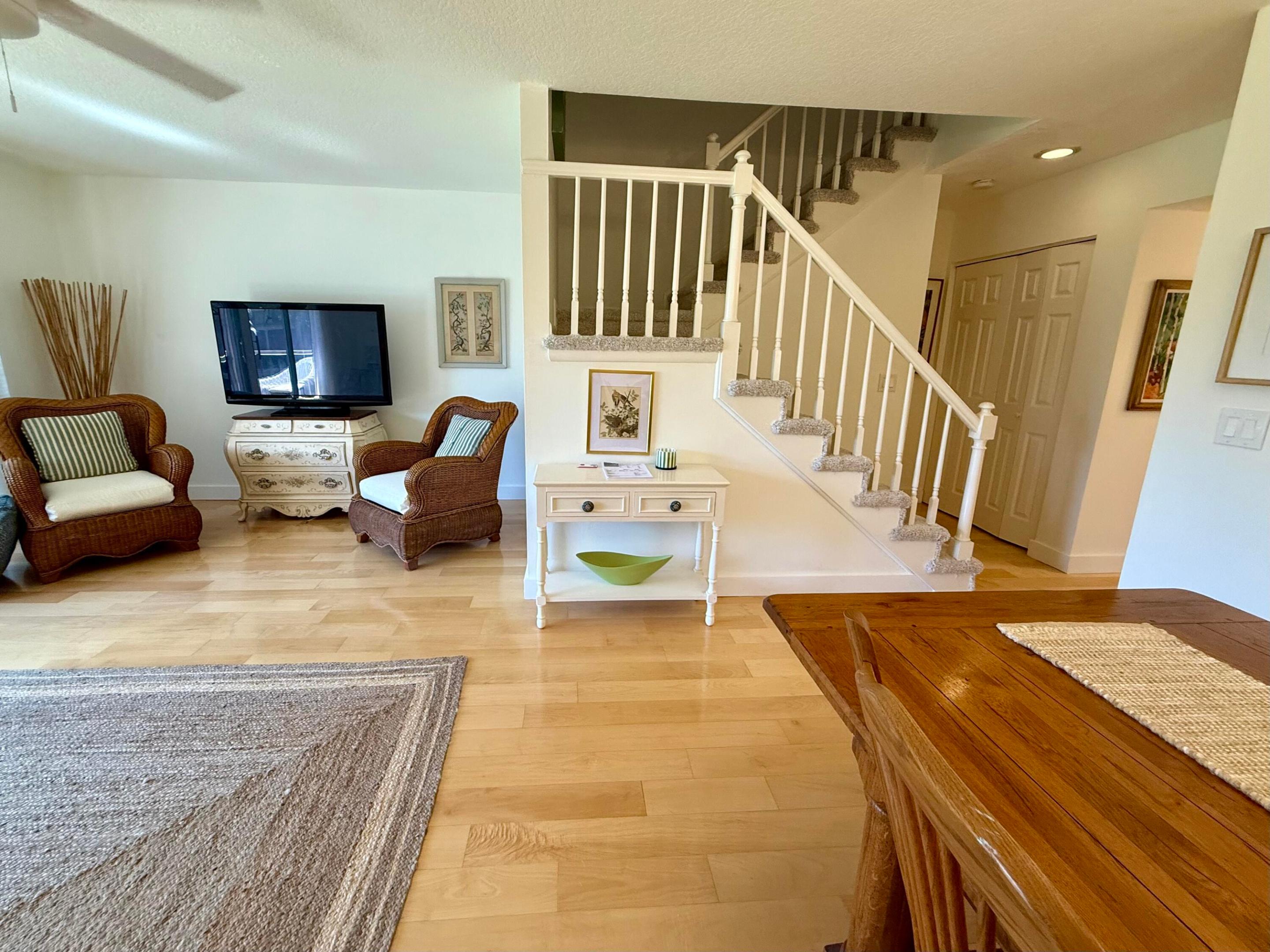 18390 SE WOOD HAVEN #e, Jupiter FL 33469