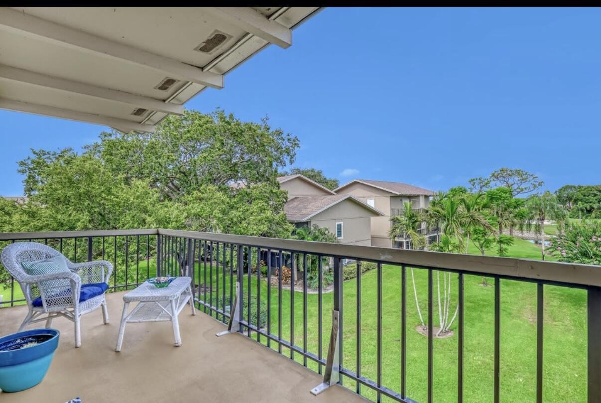 18390 SE WOOD HAVEN #e, Jupiter FL 33469