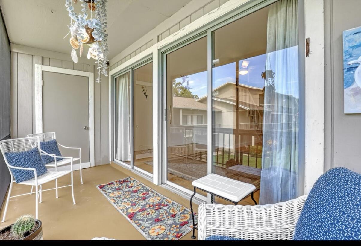 18390 SE WOOD HAVEN #e, Jupiter FL 33469
