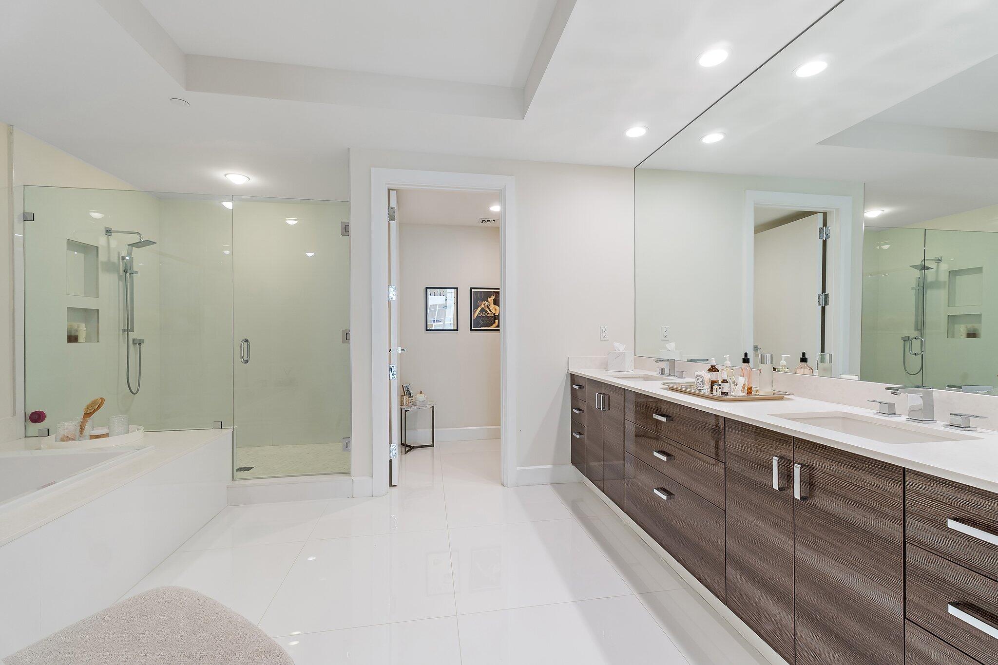 2720 Donald Ross #202, Palm Beach Gardens FL 33410