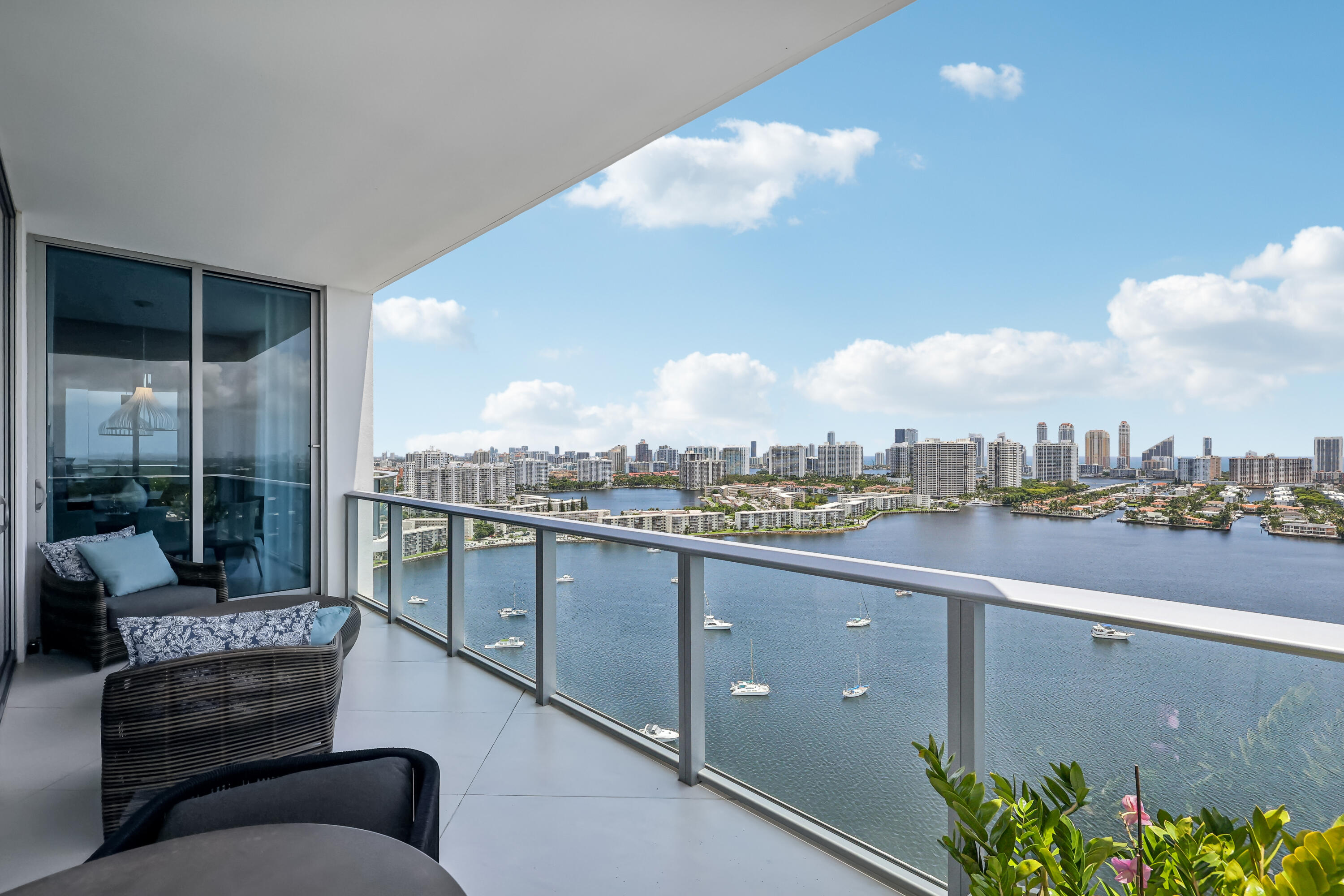 17301 BISCAYNE #PH-7, North Miami Beach FL 33160