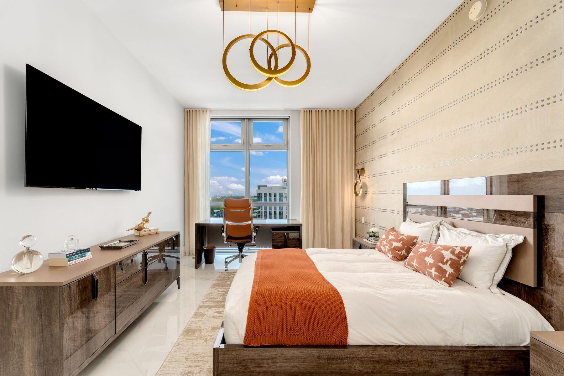 17301 BISCAYNE #PH-7, North Miami Beach FL 33160