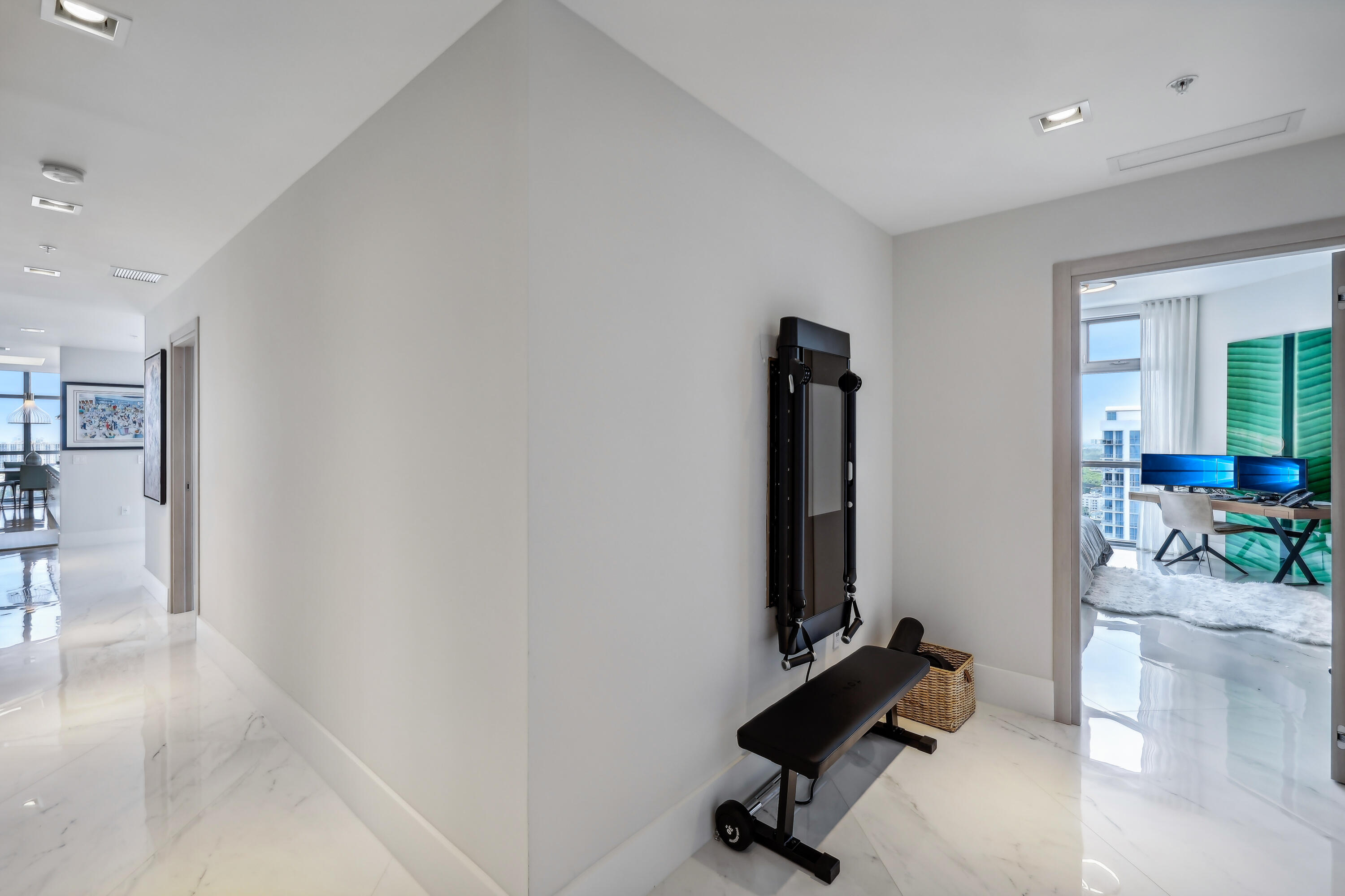 17301 BISCAYNE #PH-7, North Miami Beach FL 33160