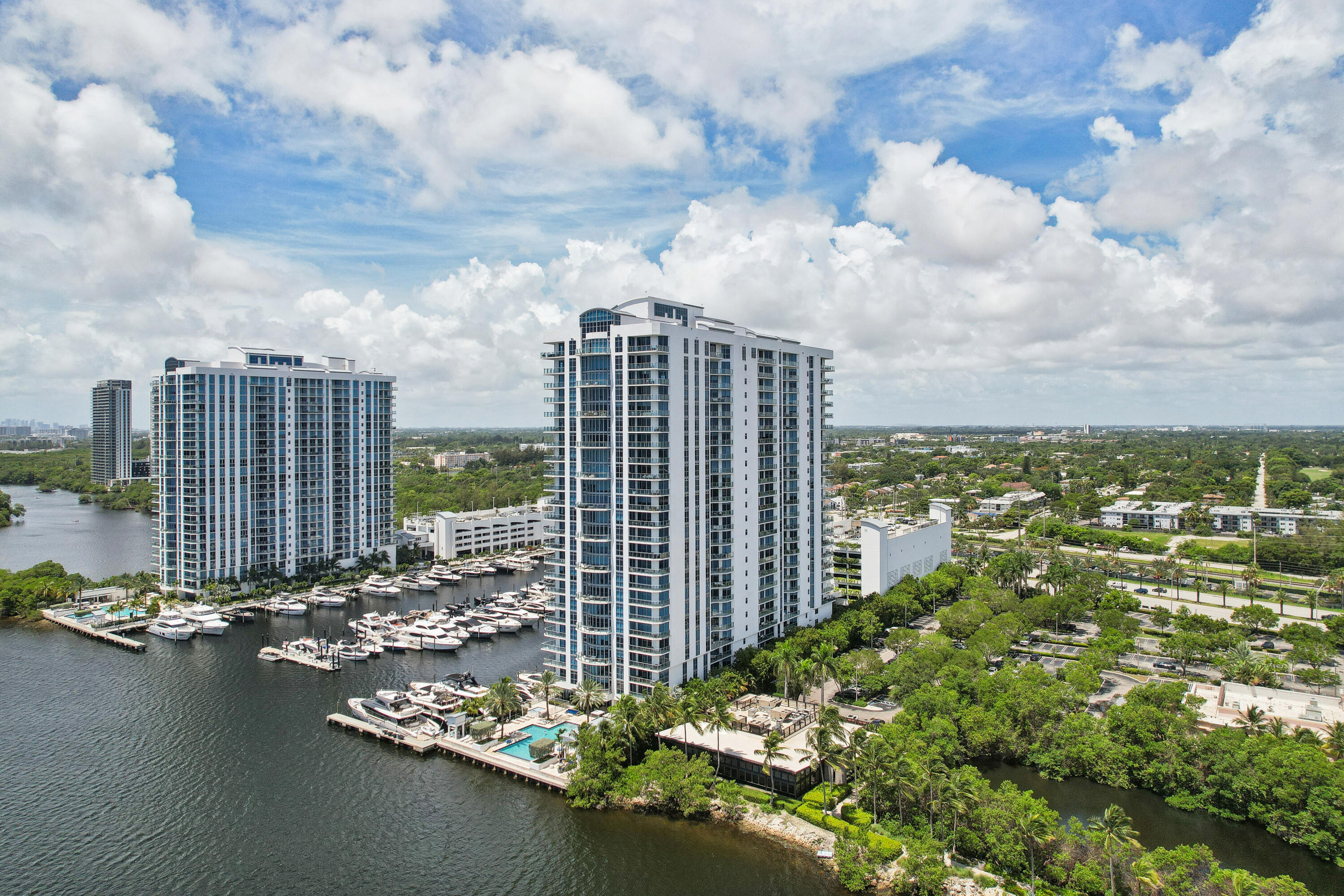 17301 BISCAYNE #PH-7, North Miami Beach FL 33160